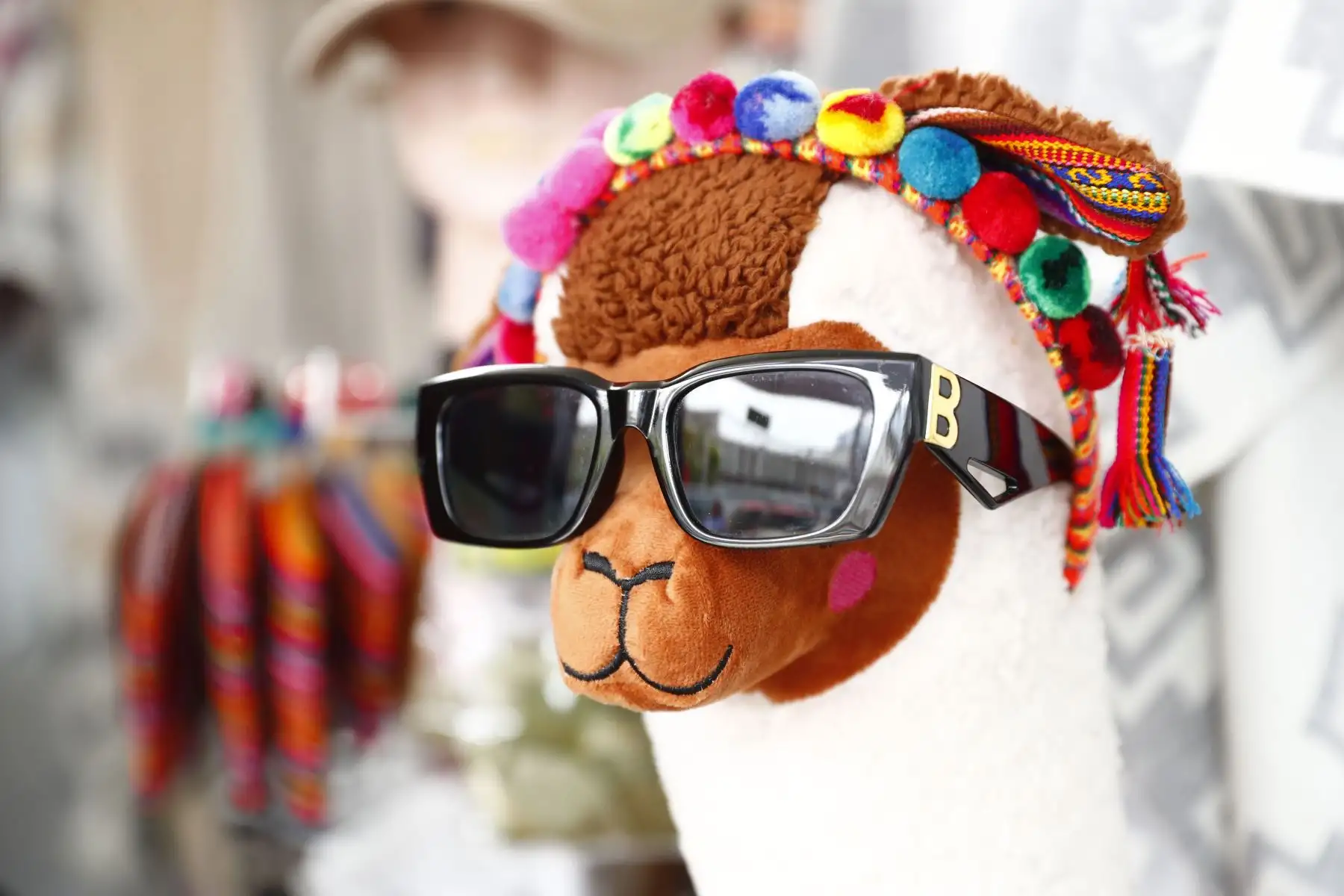 Desde las 10 de la mañana hasta las 10 de la noche del sábado 9 de mayo de 2026 se realiza la feria artesanal Manos Peruanas, en el corazón del distrito de San Borja, que exhibe al público los mejores trabajos a mano de costa, sierra y selva como artesanías, textiles, orfebrería, adornos y productos orgánicos, entre otros. La feria estará abierta al público hasta el 31 de mayo.
Foto: ANDINA/Daniel Bracamonte