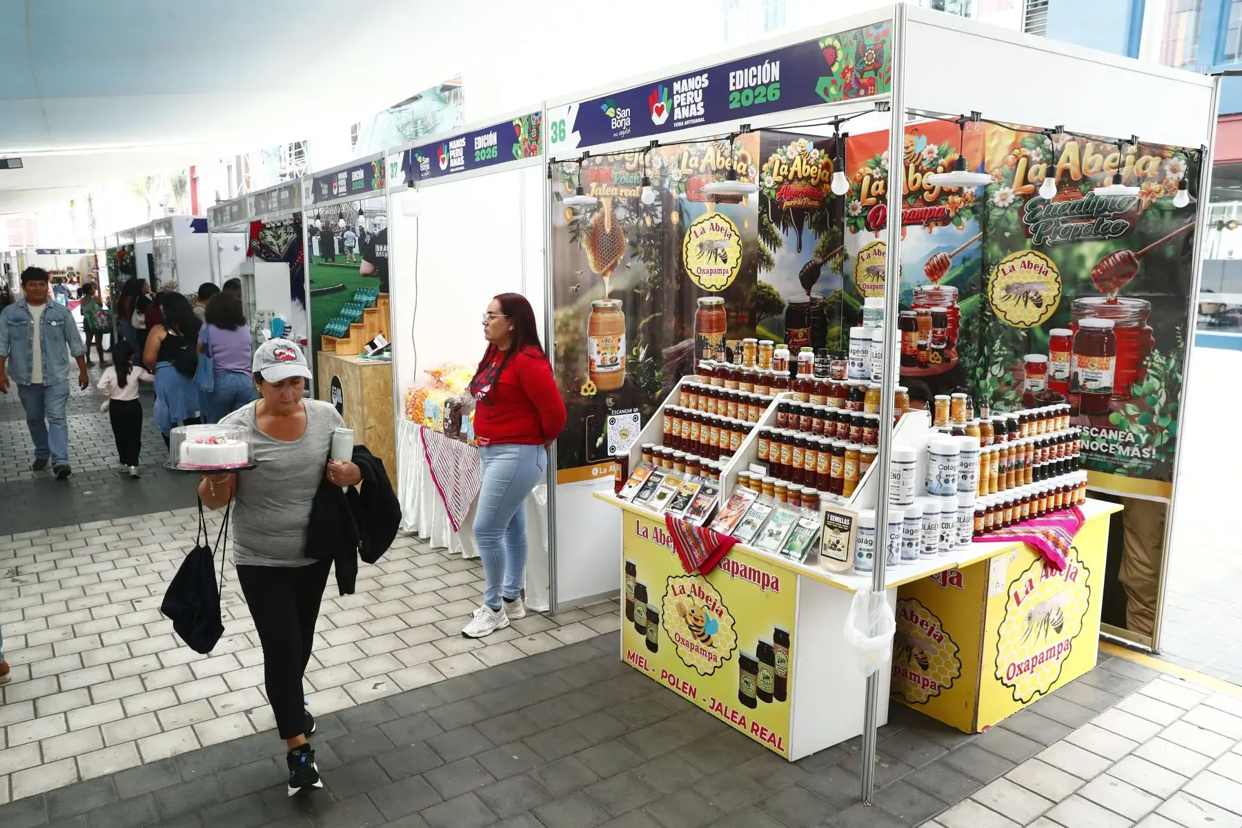 Desde las 10 de la mañana hasta las 10 de la noche del sábado 9 de mayo de 2026 se realiza la feria artesanal Manos Peruanas, en el corazón del distrito de San Borja, que exhibe al público los mejores trabajos a mano de costa, sierra y selva como artesanías, textiles, orfebrería, adornos y productos orgánicos, entre otros. La feria estará abierta al público hasta el 31 de mayo.
Foto: ANDINA/Daniel Bracamonte