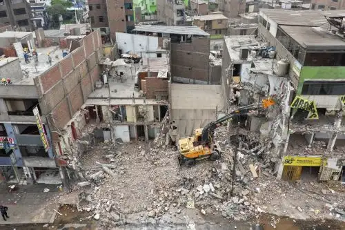 Ate: MML recupera más de 2,300 metros de vía pública en la Carretera  Central [fotos] | Noticias | Agencia Peruana de Noticias Andina
