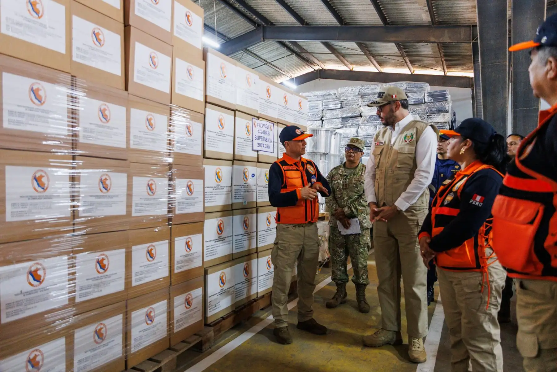 En coordinación con el Instituto Nacional de Defensa Civil Perú y las Fuerzas Armadas, el ministro de Defensa, Amadeo Javier Flores Carcagno, supervisó la entrega de ayuda humanitaria. Dos toneladas de quinua fueron entregadas a la Municipalidad Distrital de Bolívar, Cajamarca, y otras dos a la Municipalidad Distrital de Kañaris, Lambayeque, ante situaciones de emergencia. Foto: Mindef
