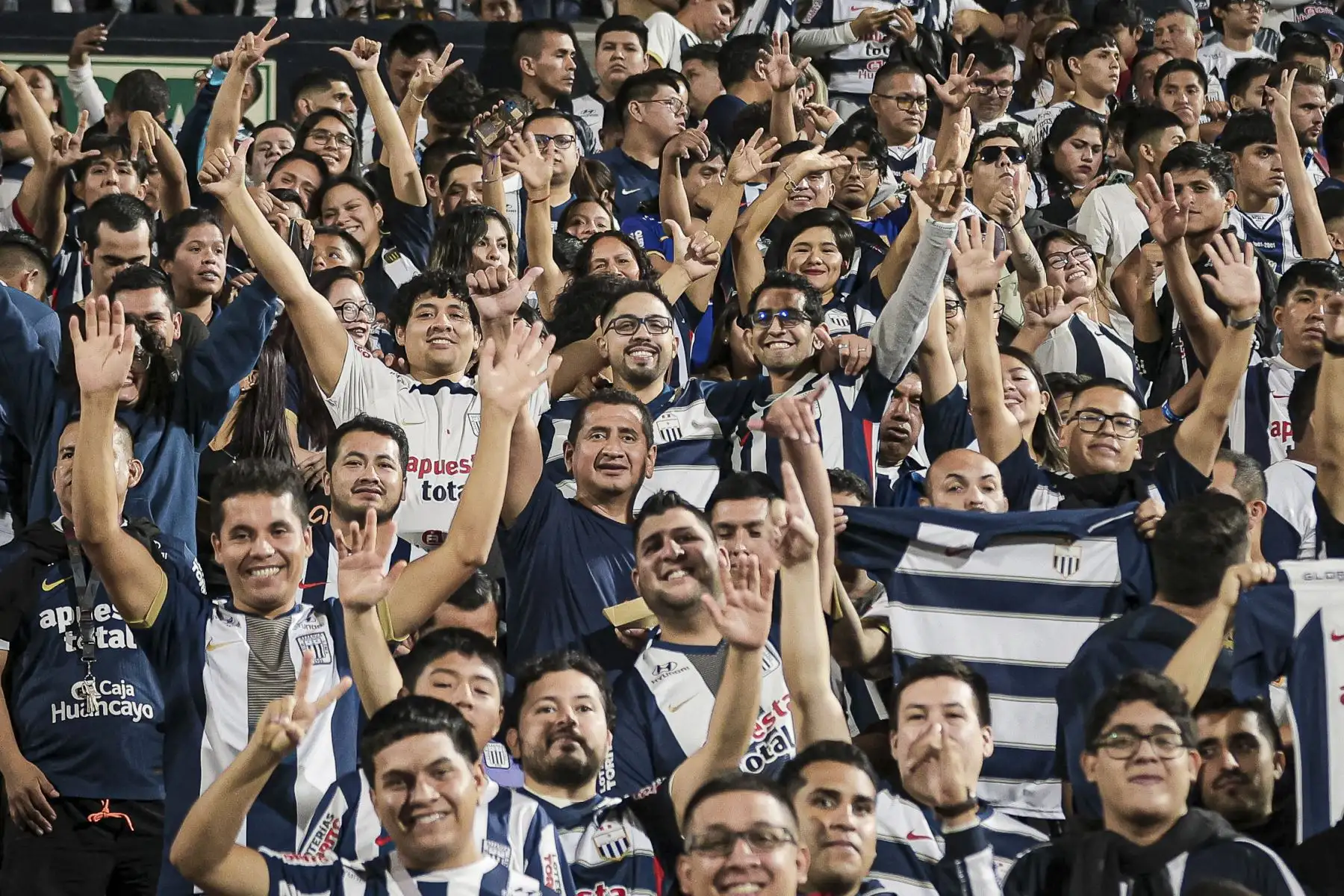 Alianza Lima y Sporting Cristal empataron 1-1 por el Torneo Apertura en Matute. Los blanquiazules se mantienen líderes en el campeonato. Foto: Liga 1