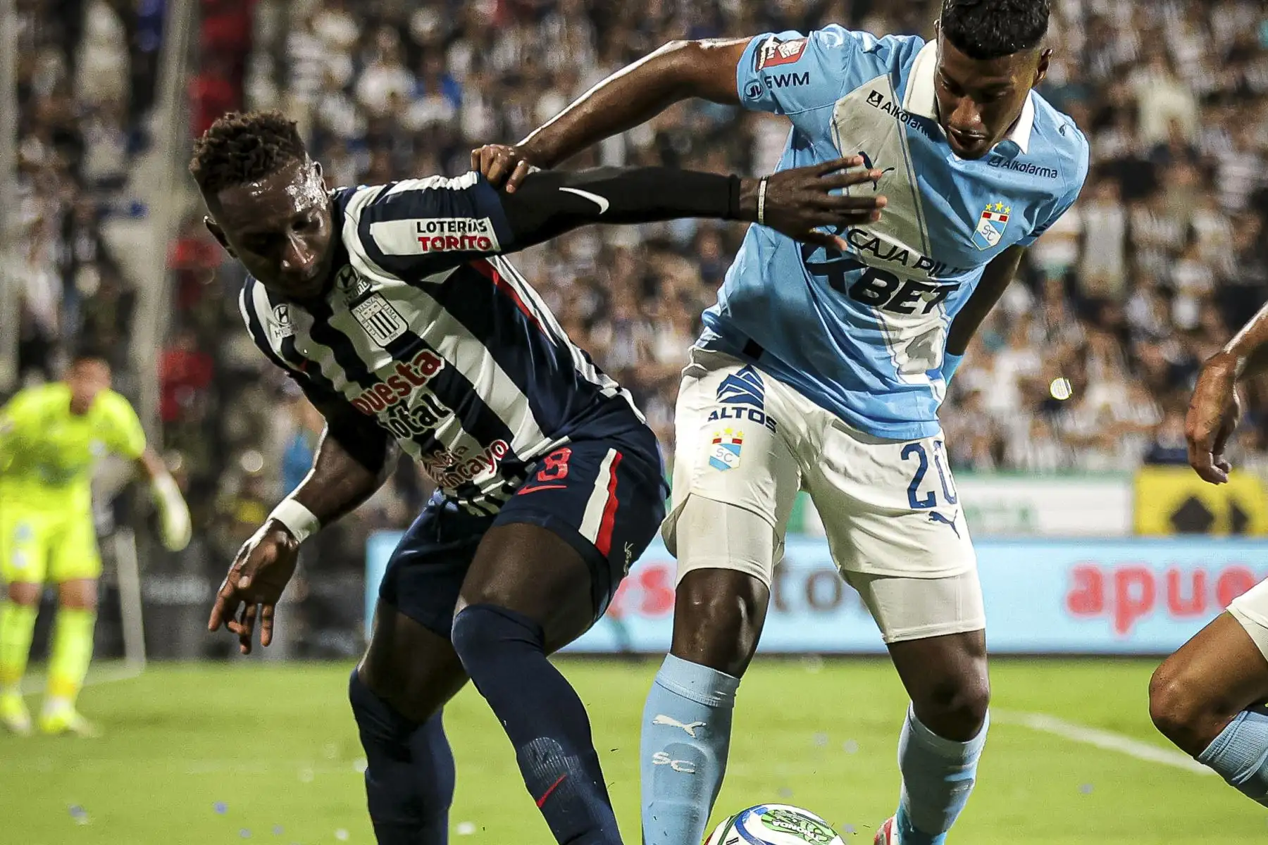 Alianza Lima y Sporting Cristal empataron 1-1 por el Torneo Apertura en Matute. Los blanquiazules se mantienen líderes en el campeonato. Foto: Liga 1