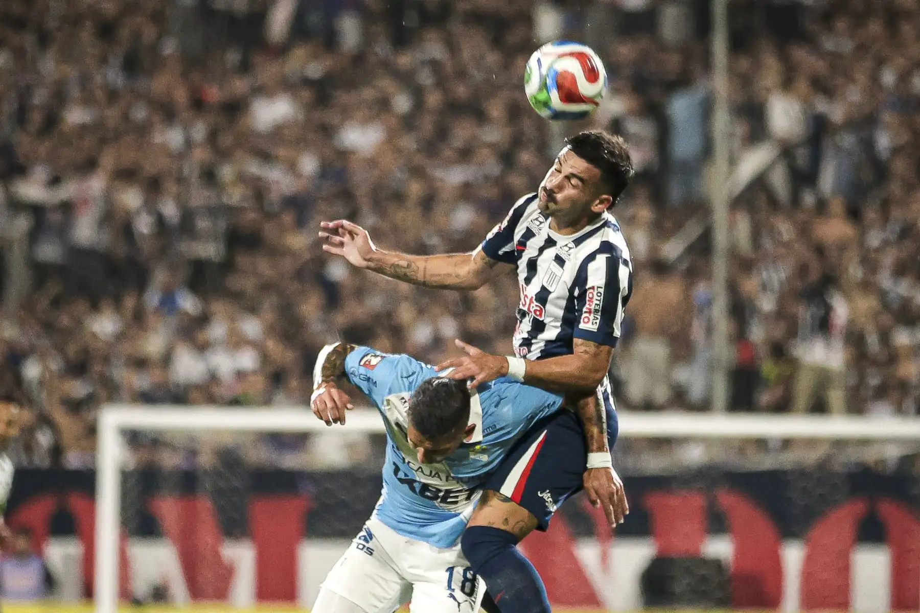 Alianza Lima y Sporting Cristal empataron 1-1 por el Torneo Apertura en Matute. Los blanquiazules se mantienen líderes en el campeonato. Foto: Liga 1
