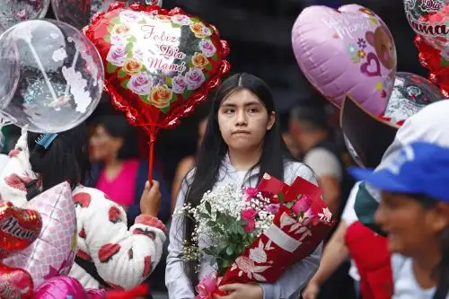 Día de la Madre: mercado de flores en el Rímac registra masiva concurrencia de público