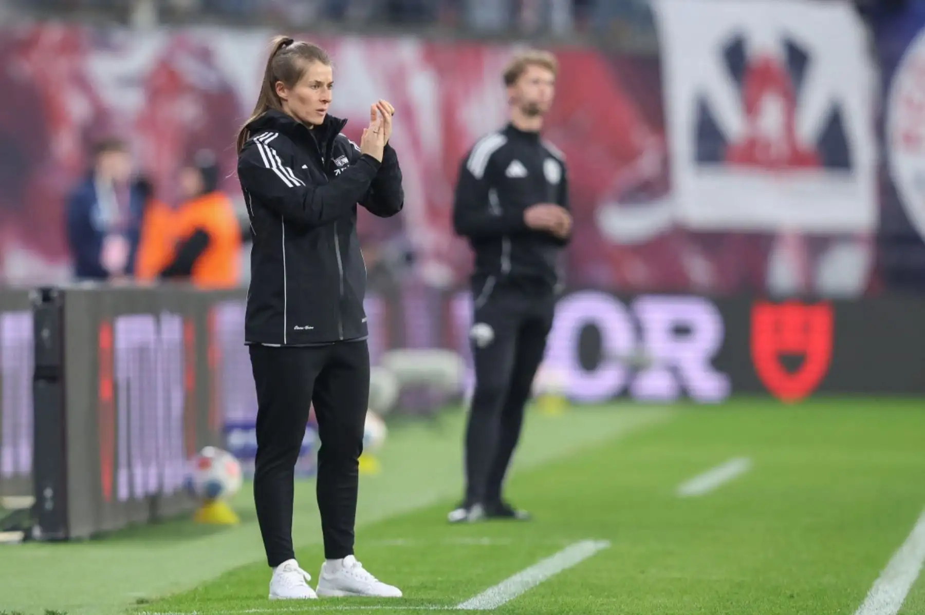 Entrenadora Marie-Louise Eta del Maguncia logra su primer triunfo en la Bundesliga