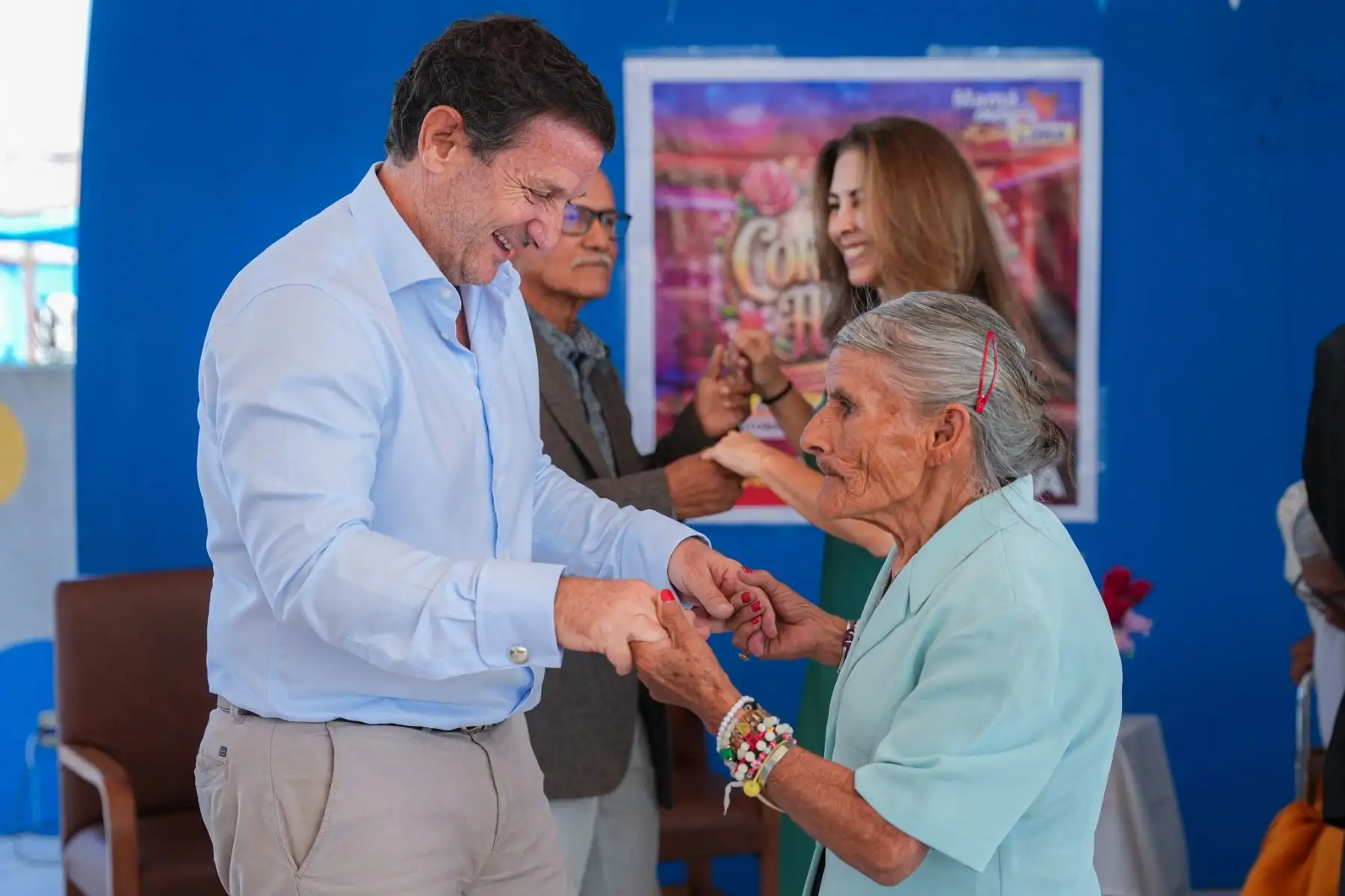 Como parte de las actividades organizadas por la Municipalidad de Lima por el Día de la Madre, el alcalde Renzo Reggiardo, rindió un especial homenaje a las madres residentes del albergue municipal “María Rosario Aráoz Pinto”, ubicado en el distrito de San Juan de Miraflores. El burgomaestre renovó su compromiso y apoyo a las acciones de gestión social que desarrolla la comuna limeña, en especial en favor de las personas más vulnerables. Foto: MML