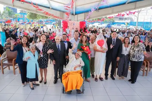 Día de la Madre: Alcalde de Lima rindió homenaje a madres residentes del albergue municipal “María Rosario Aráoz Pinto”