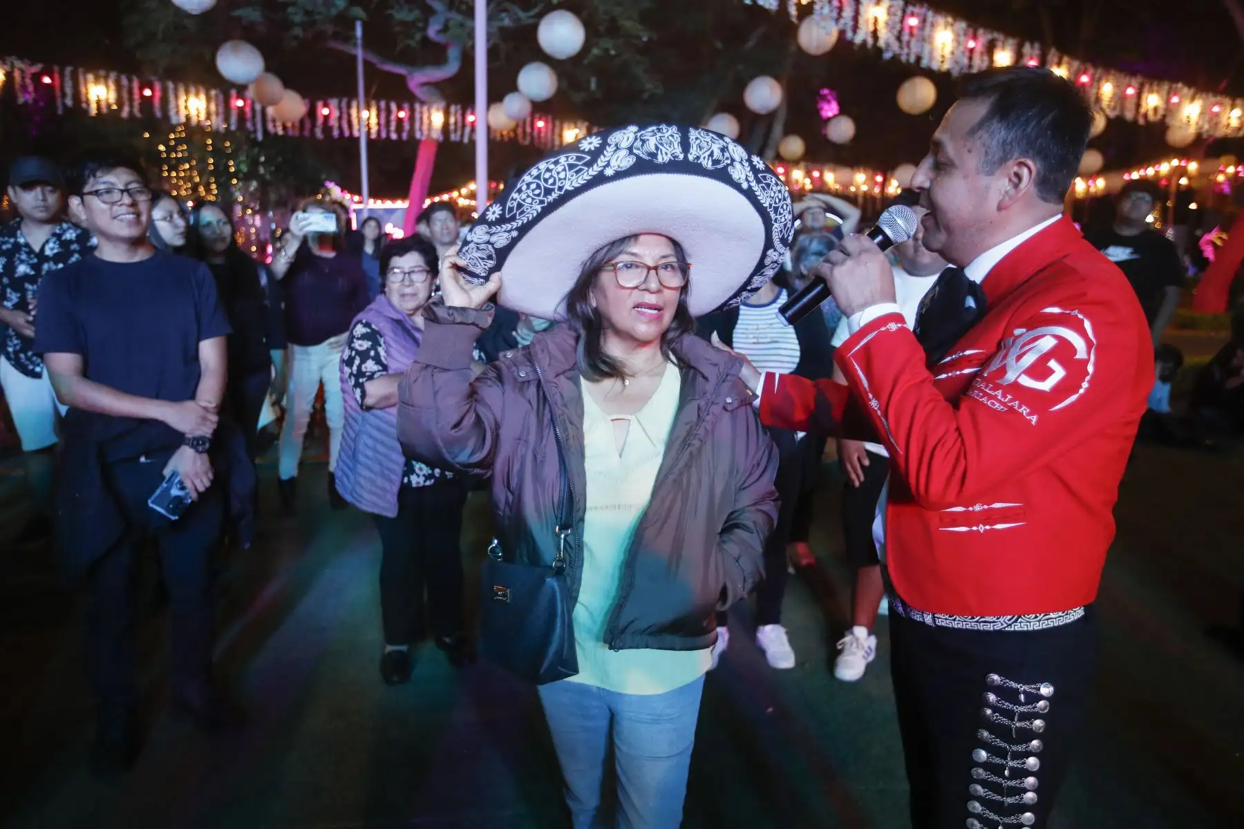 Circuito Mágico del Agua rinde homenaje a madres por el Día de la Madre con la participación musical del grupo Mariachi Guadalajara. Foto: ANDINA/ Eddy Ramos