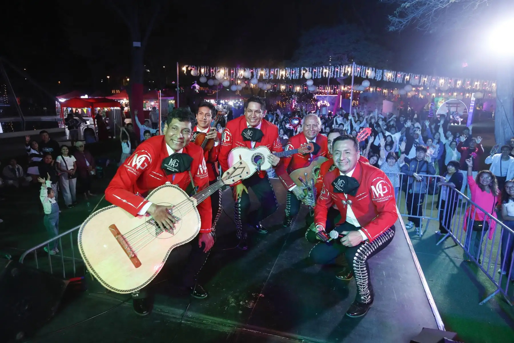 Circuito Mágico del Agua rinde homenaje a madres por el Día de la Madre con la participación musical del grupo Mariachi Guadalajara. Foto: ANDINA/ Eddy Ramos
