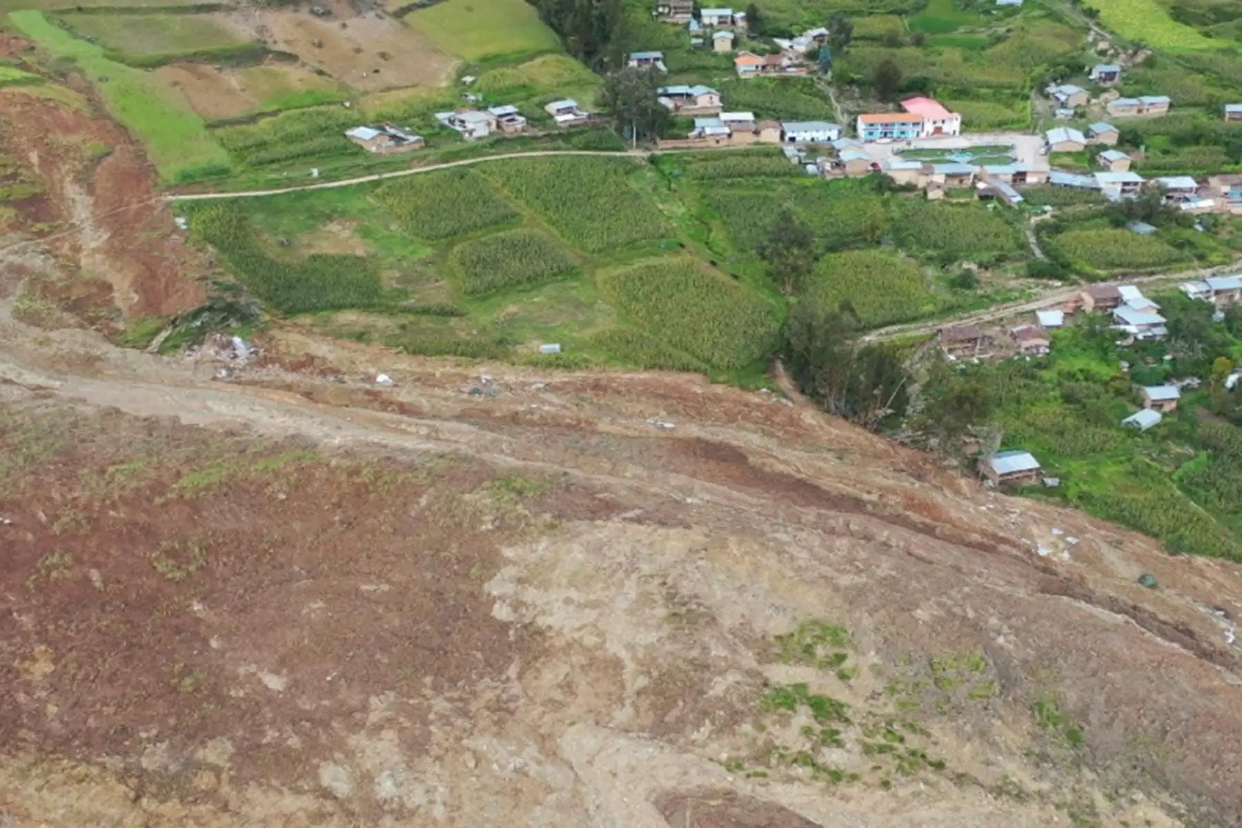 Áncash: continúa peligro para localidad de Sisco tras movimiento de tierra por lluvias
