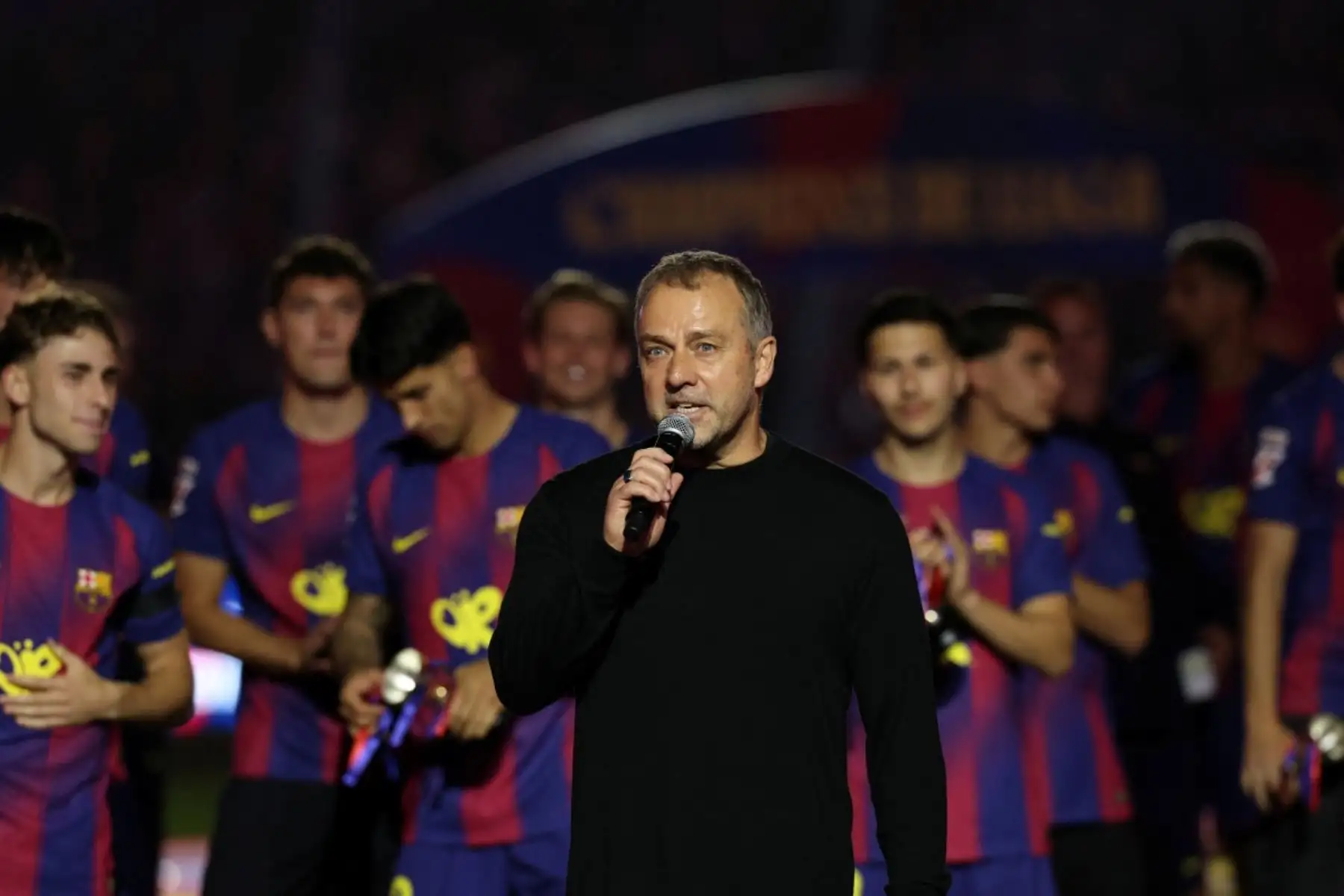 Barcelona: Hay acuerdo verbal para la renovación del técnico Hansi Flick hasta 2028