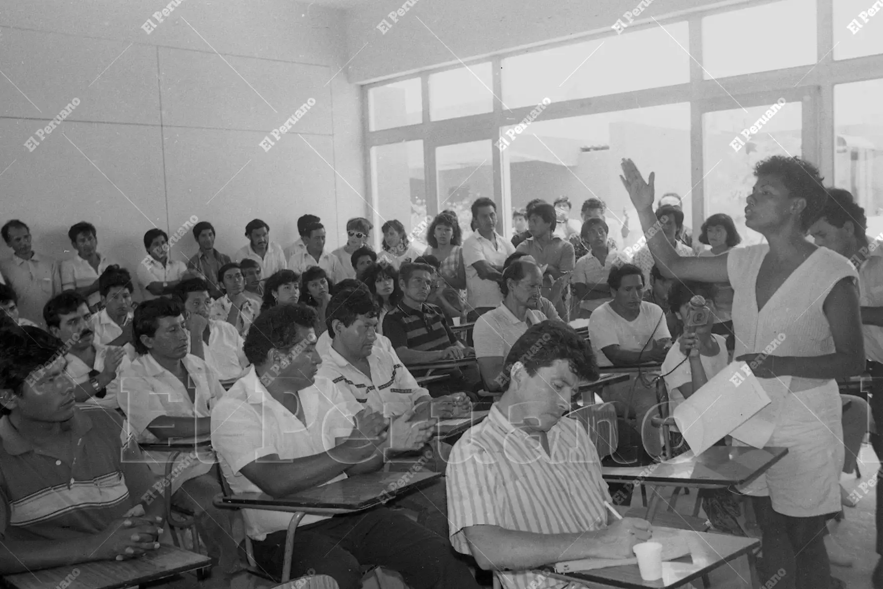 Lima - 29 junio 1975 / Construcción del centro de comunicación popular de Villa El Salvador. Foto: Archivo Histórico de El Peruano