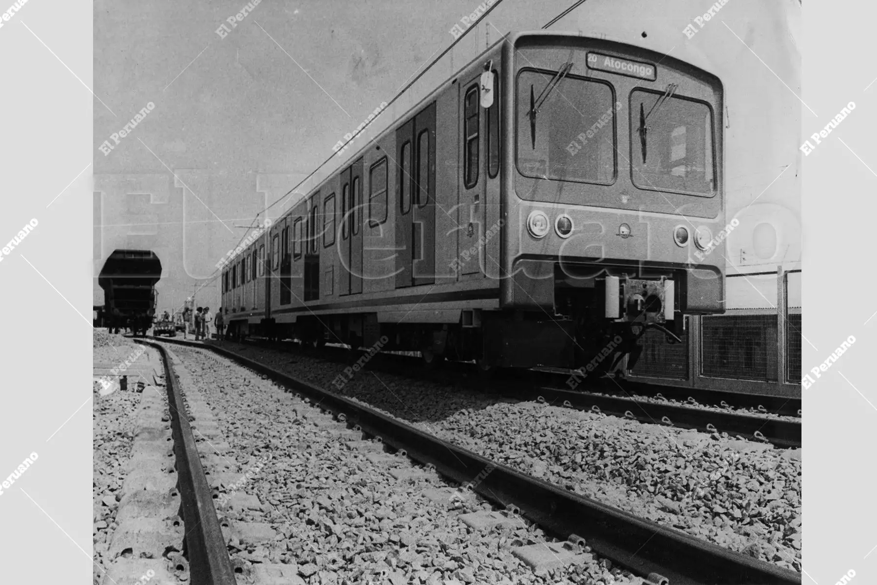Lima - 26 abril 1990 / Se inicia servicio experimental del primer tramo de 2 kilómetros y 48 metros, del tren eléctrico denominado "Metro Lima", parte del patio de máquinas de Villa El Salvador y llega a la avenida Separadora en el mismo distrito. Foto: Archivo Histórico de El Peruano