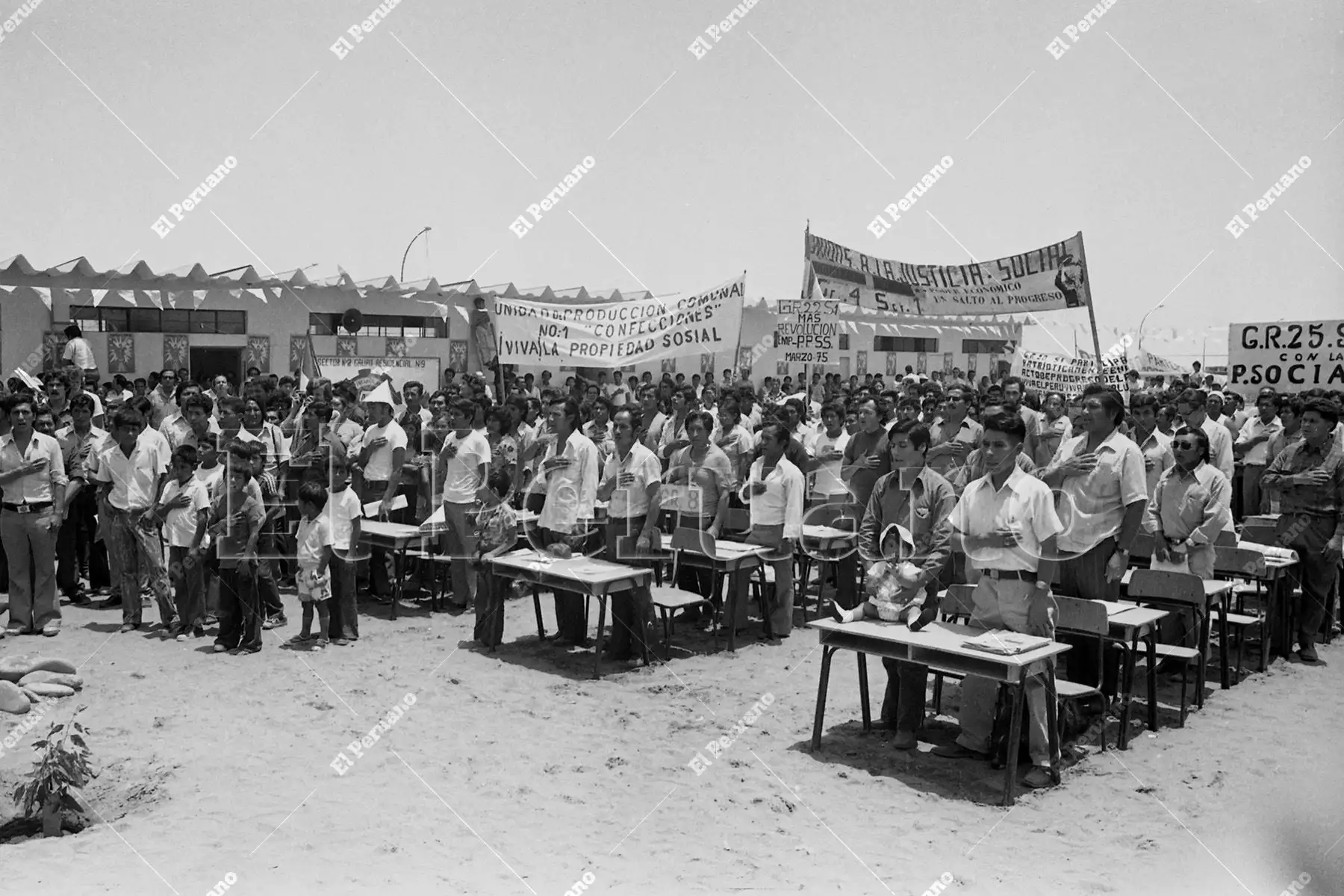 Lima - 9 marzo 1975 / Asamblea popular en Villa El Salvador.  Foto: Archivo Histórico de El Peruano