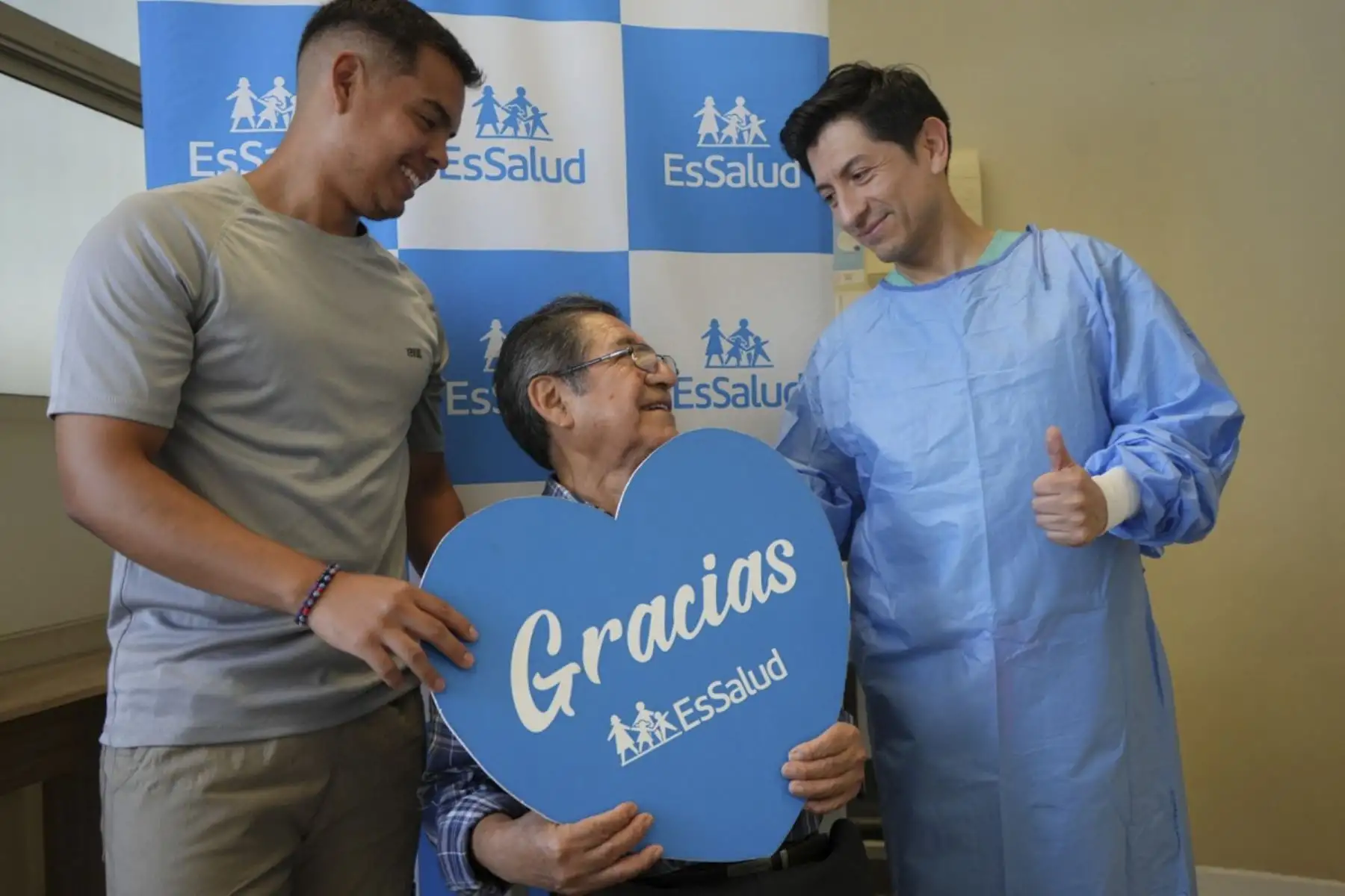 Hospital Almenara opera el corazón de adulto mayor de 85 años sin abrirle el pecho