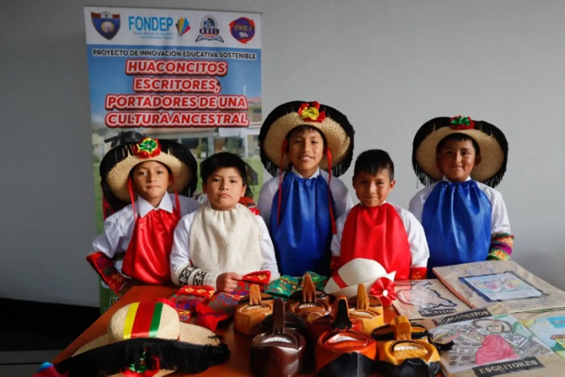 Con iniciativa inspirada en danza la Huanconada enseñan a escribir a niños de Junín