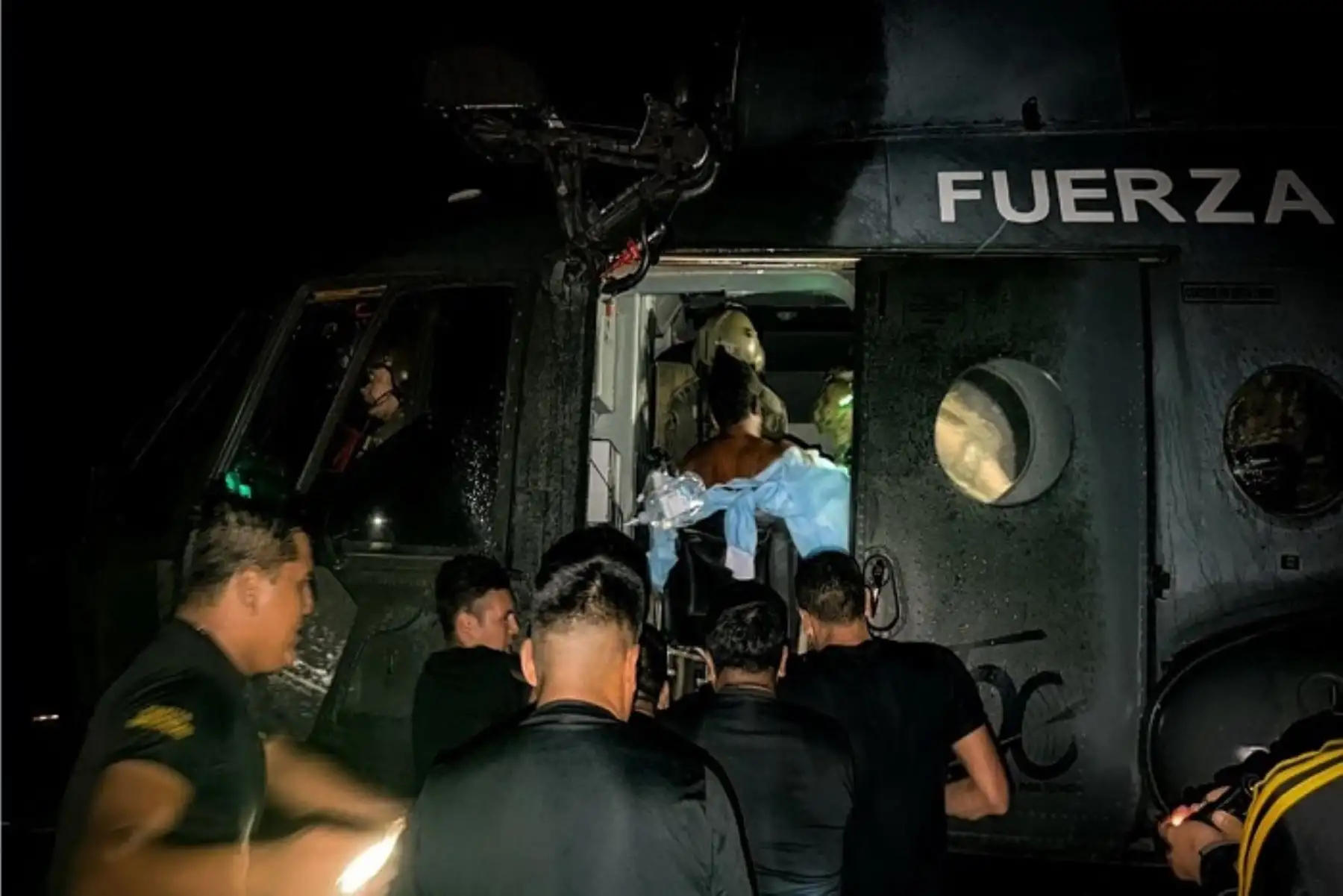 Fuerzas Armadas rescatan vía aérea a padre e hija heridos por explosión de gas en el Vraem