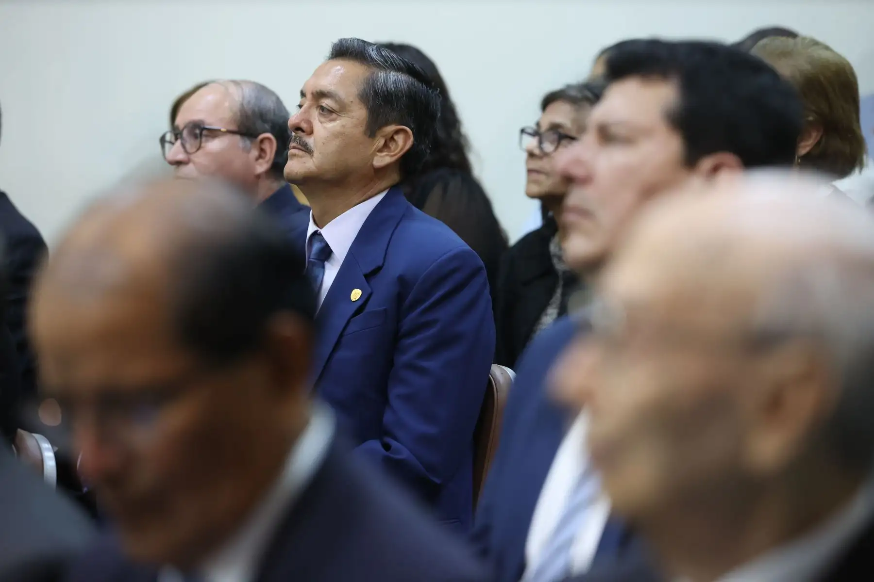En el marco del 475 Aniversario de Fundación de la Universidad Nacional Mayor de San Marcos (UNMSM), el Instituto Raúl Porras Barrenechea, fue el escenario de la conferencia magistral titulada “Bicentenario del Congreso Anfictiónico de Panamá”, a cargo del viceministro de Relaciones Exteriores de la República de Panamá, doctor Carlos Guevara Mann. El evento contó con la participación de la Rectora Jerí Ramón y el director del instituto,  Luis Mendivil-Canales.  Foto: ANDINA/Melina Mejía