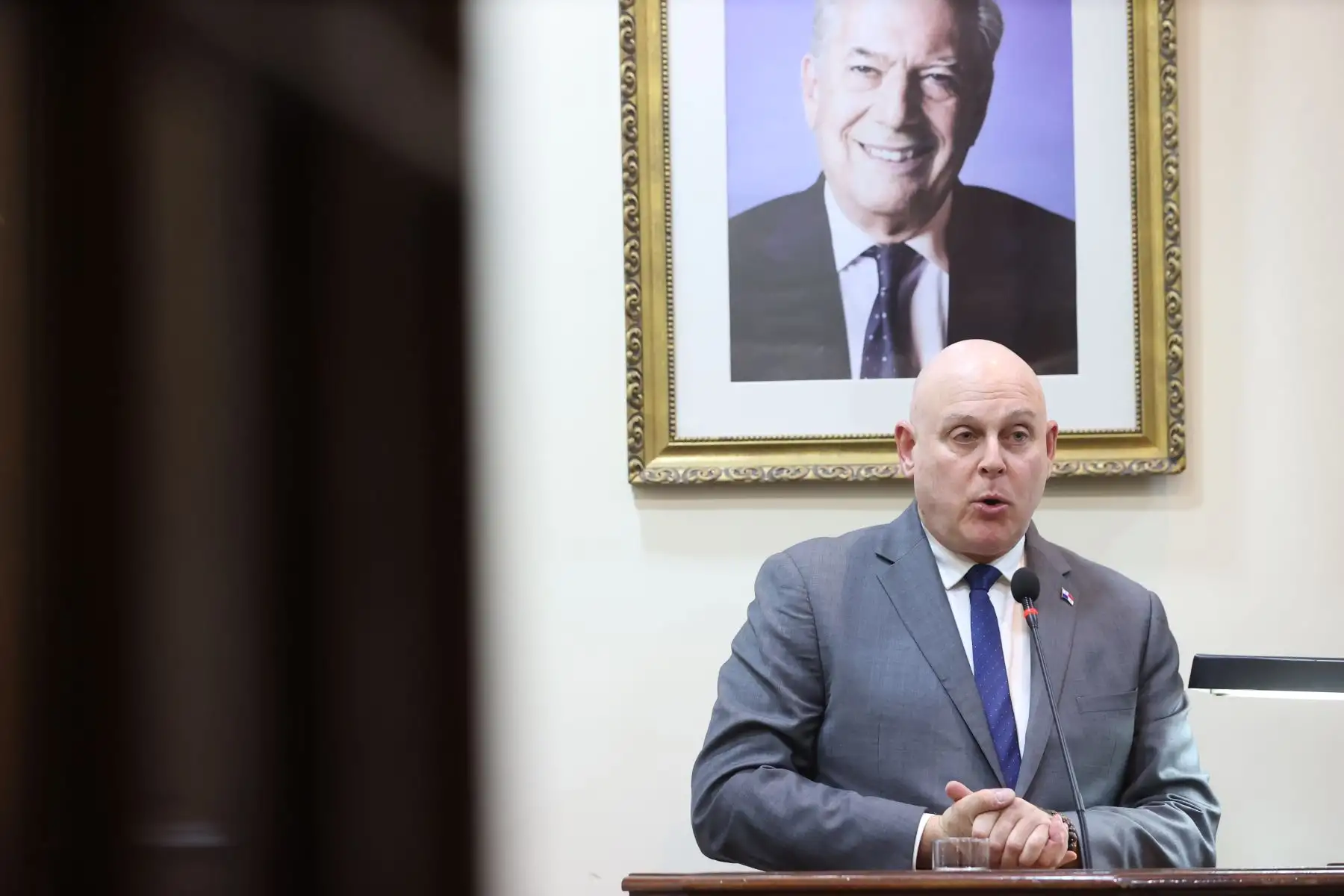 En el marco del 475 Aniversario de Fundación de la Universidad Nacional Mayor de San Marcos (UNMSM), el Instituto Raúl Porras Barrenechea, fue el escenario de la conferencia magistral titulada “Bicentenario del Congreso Anfictiónico de Panamá”, a cargo del viceministro de Relaciones Exteriores de la República de Panamá, doctor Carlos Guevara Mann. El evento contó con la participación de la Rectora Jerí Ramón y el director del instituto,  Luis Mendivil-Canales.  Foto: ANDINA/Melina Mejía