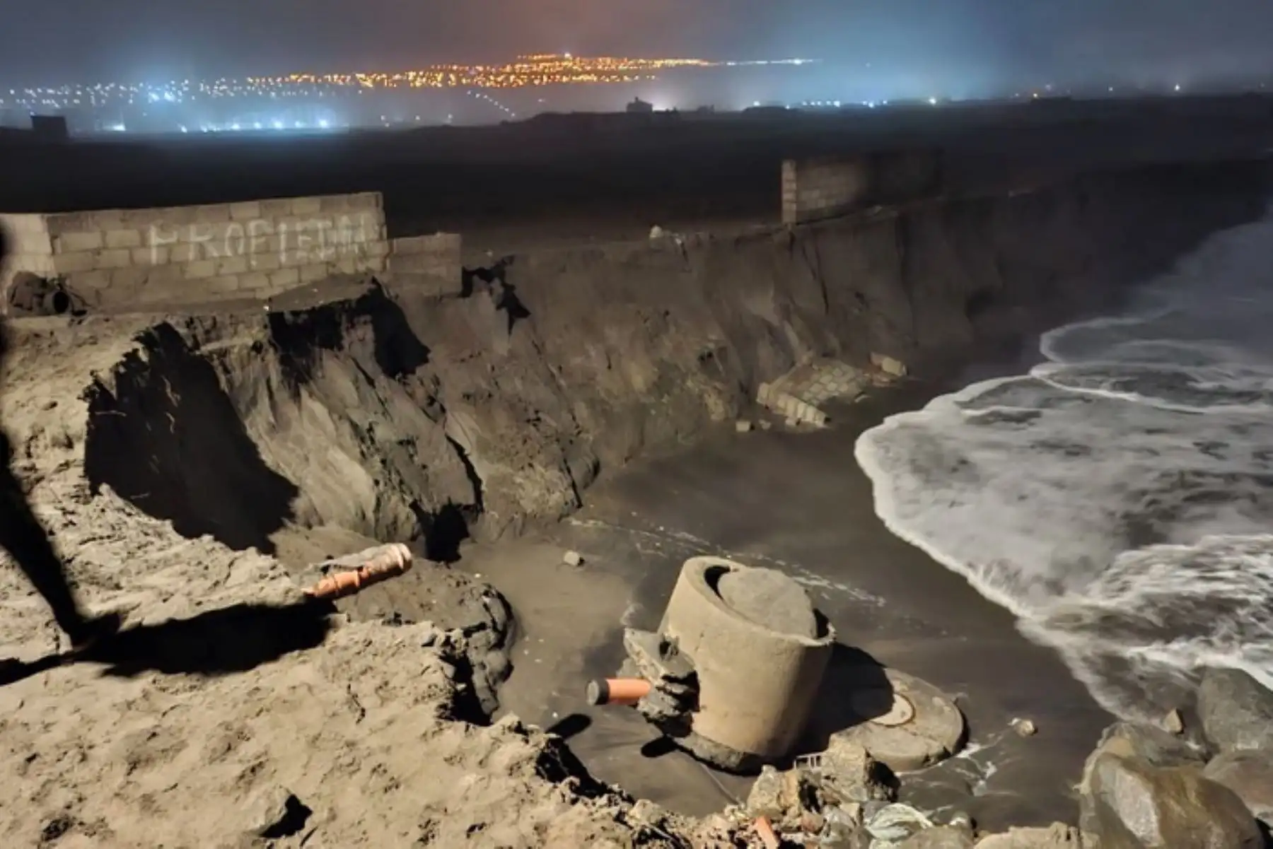 Trujillo: Defensa Civil construirá enrocado en playa Taquila por avance de erosión costera