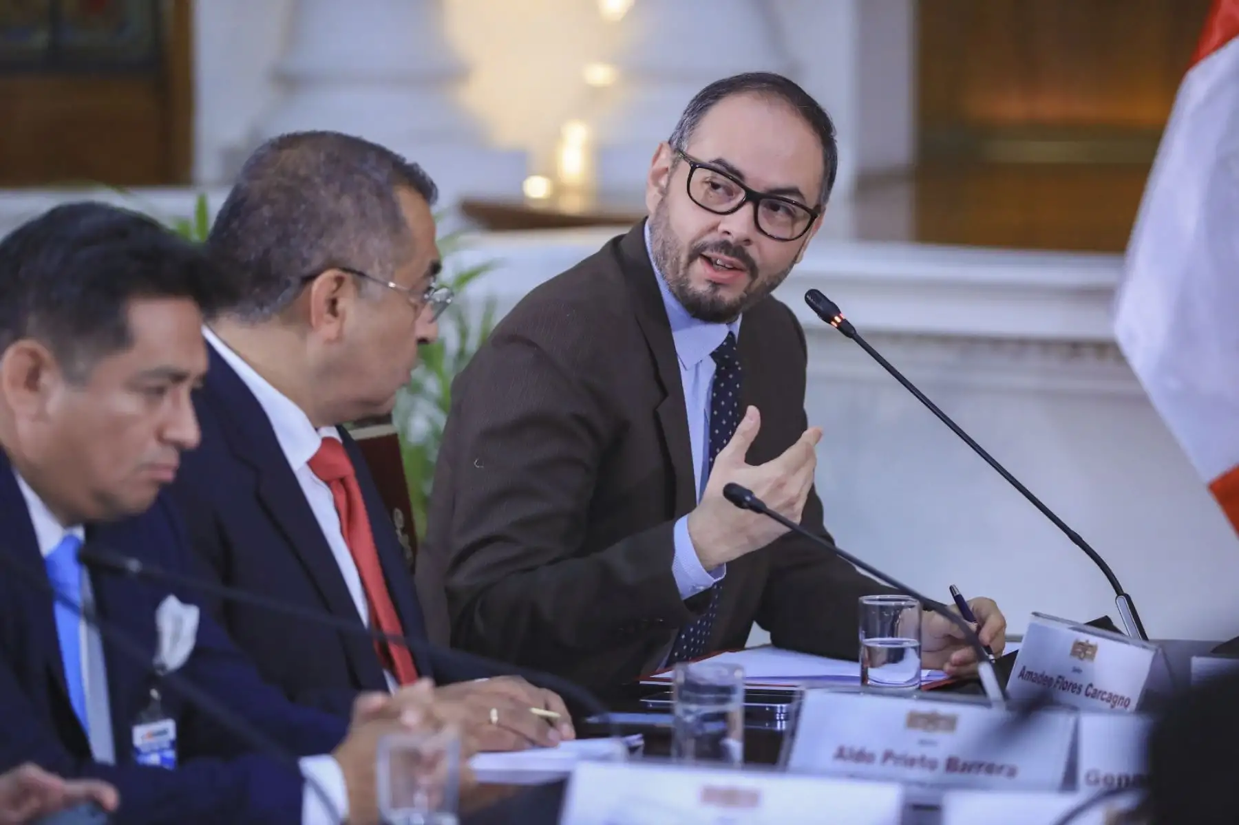 El presidente José María Balcázar sostuvo una reunión con representantes de los pescadores artesanales del Callao, reafirmando el compromiso del Gobierno de trabajar de manera conjunta para alcanzar soluciones de consenso que garanticen el normal desarrollo de sus actividades. Foto: Presidencia