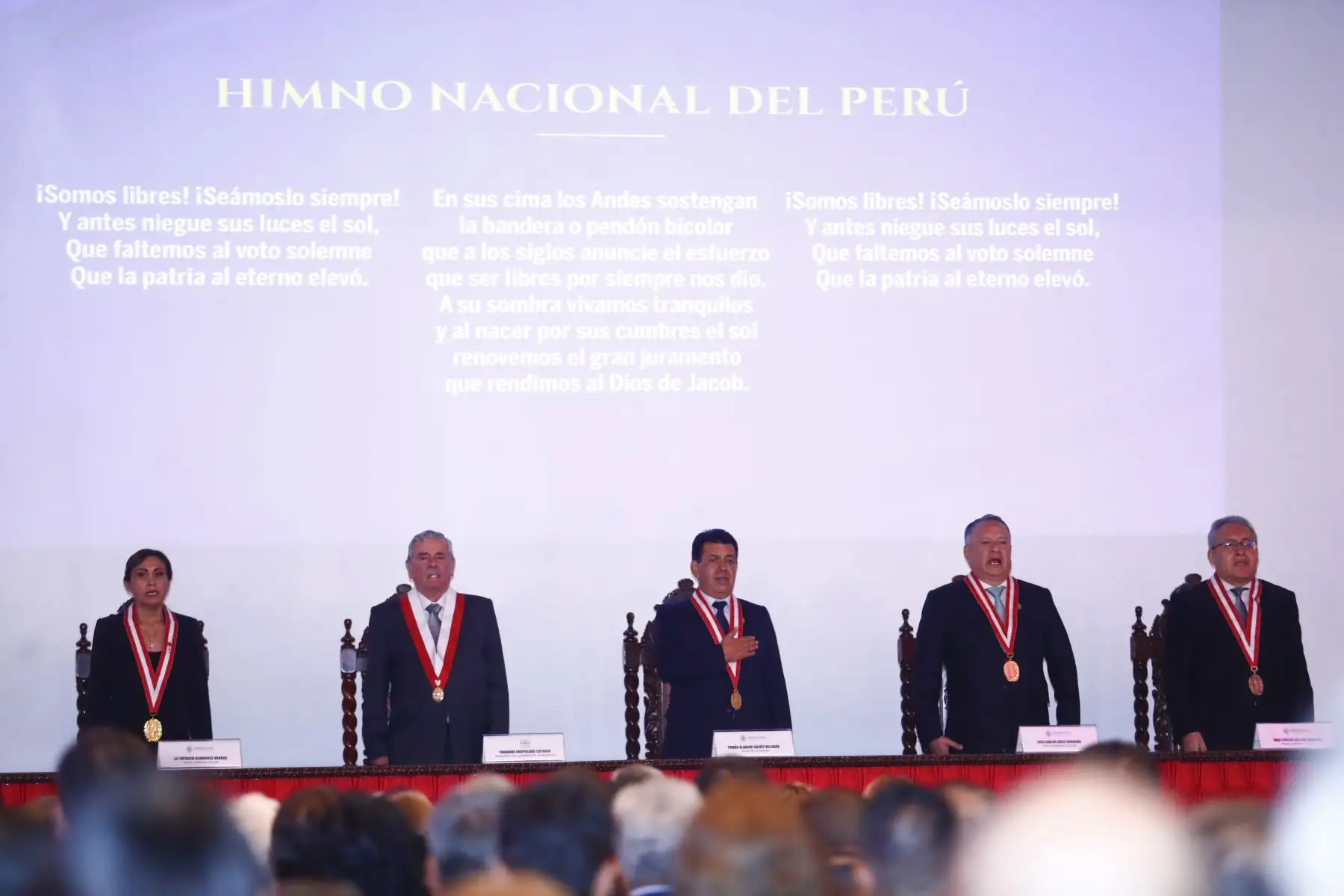 Hoy martes 12 de mayo de 2026 se realizó la ceremonia oficial para conmemorar el 45 aniversario del Ministerio Público en su sede central de la Av. Abancay, en el Cercado de Lima, que fue presidida por el Fiscal de la Nación, Tomás Gálvez, acompañado de importantes autoridades. Foto: ANDINA/Daniel Bracamonte