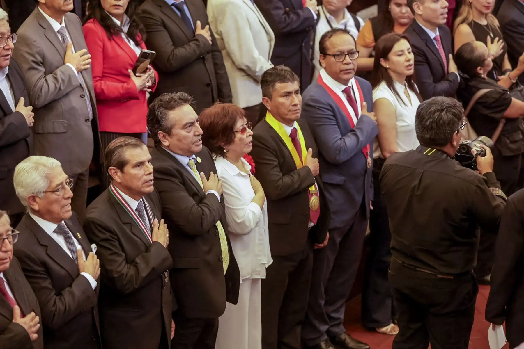 La UNMSM realizó una sesión solemne por su 475° aniversario. La ceremonia estuvo liderada por la rectora, doctora Jeri Gloria Ramón Ruffner de Vega, junto al vicerrector académico de pregrado, doctor Carlos Francisco Cabrera Carranza; el vicerrector de Investigación y Posgrado, doctor José Segundo Niño Montero; y el doctor Luis Fernando Pérez Vargas, presidente de la Comisión de las Actividades Conmemorativas por el 475.º aniversario de la UNMSM. Foto: ANDINA/Luis Iparraguirre