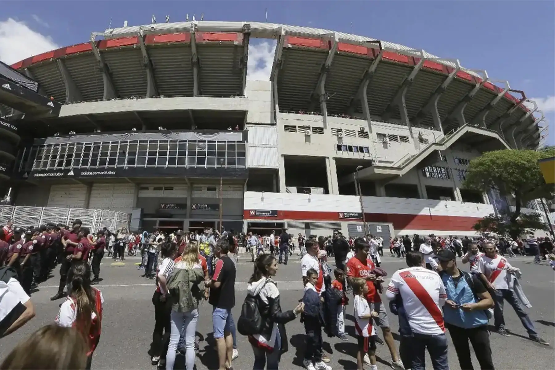En Argentina impedirán ingreso a estadios a deudores de pensión alimentaria a sus hijos