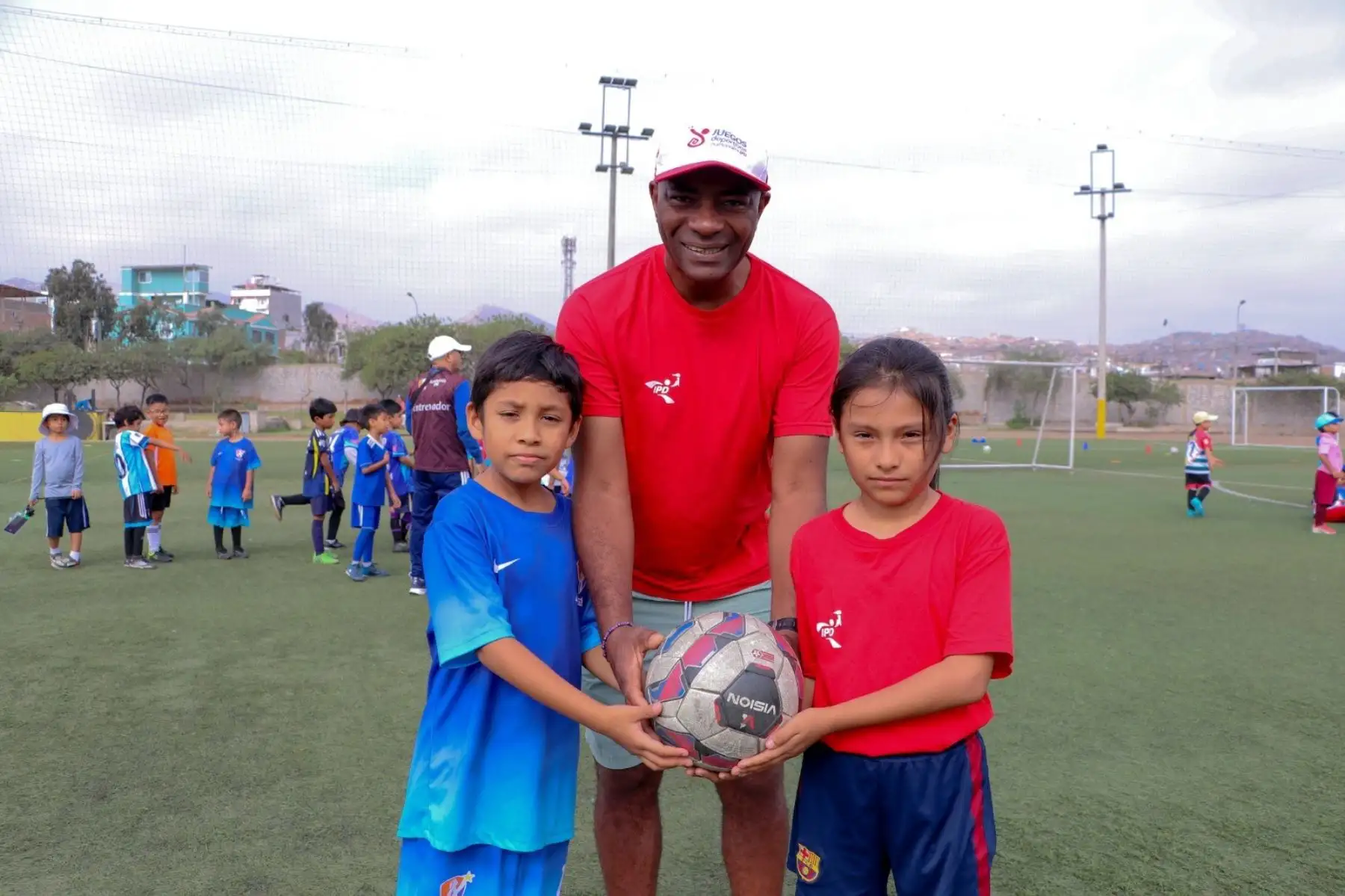 Academia IPD en San Juan de Miraflores beneficia a niños y jóvenes con clases gratuitas