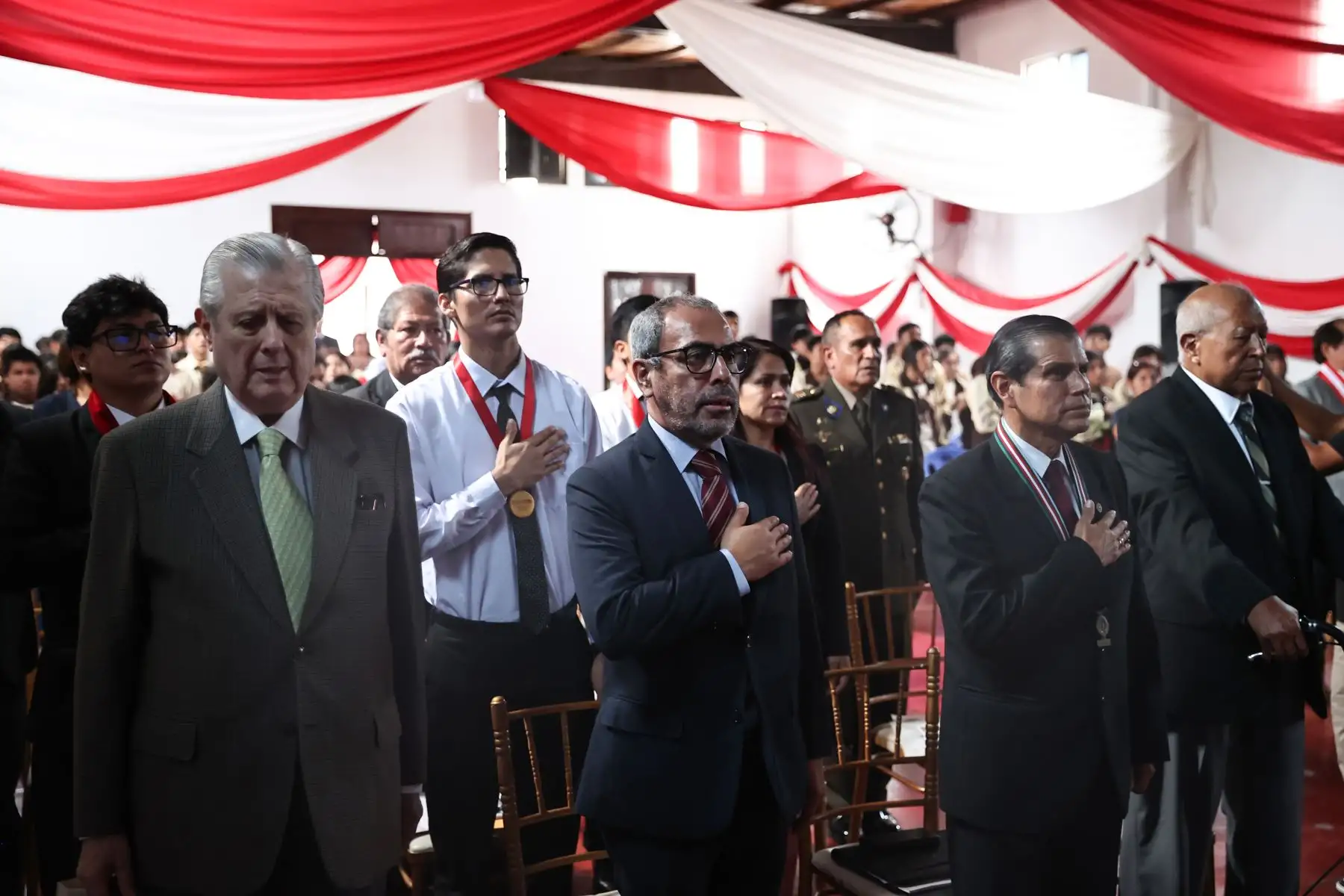Conmemorando los 200 años del primer ejemplar del Diario Oficial El Peruano, Ricardo Montero, director de Publicaciones Oficiales, participó en la conferencia magistral organizada por la Municipalidad de Pativilca en la sede de su biblioteca municipal, donde también participaron el embajador Oscar Maurtua, el historiador Raúl Chanamé, el general Juan Urbano, y el alcalde Carlos Rivera, entre otros.

Foto: ANDINA/ Juan Carlos Guzmán Negrini