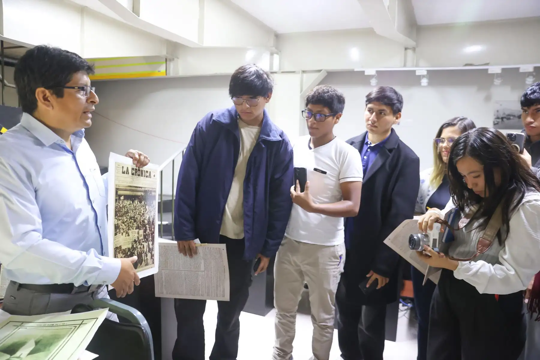 Estudiantes de V ciclo de Ciencias de la Comunicación de la Universidad Peruana Unión, visitaron hoy miércoles 13 de mayo de 2026 las instalaciones de Editora Perú para participar de la experiencia "Vive Andina" con destacados periodistas de la Agencia de Noticias Andina. Además, conocieron el Museo Gráfico de El Peruano. Foto: ANDINA/Melina Mejía