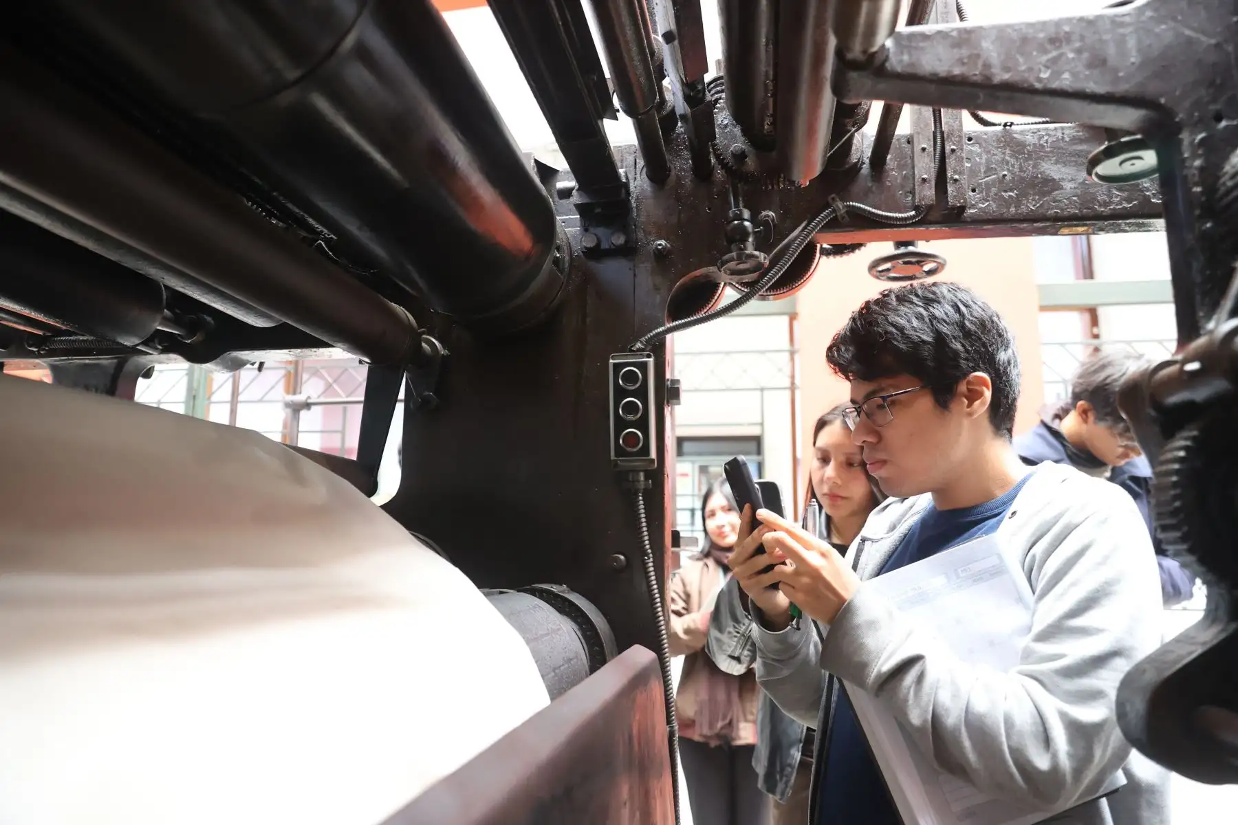 Estudiantes de V ciclo de Ciencias de la Comunicación de la Universidad Peruana Unión, visitaron hoy miércoles 13 de mayo de 2026 las instalaciones de Editora Perú para participar de la experiencia "Vive Andina" con destacados periodistas de la Agencia de Noticias Andina. Además, conocieron el Museo Gráfico de El Peruano. Foto: ANDINA/Melina Mejía