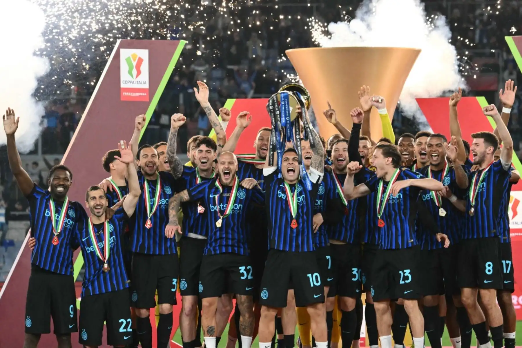 Tras ganar la Serie A, Inter de Milán levanta la Copa de Italia al imponerse ante Lazio