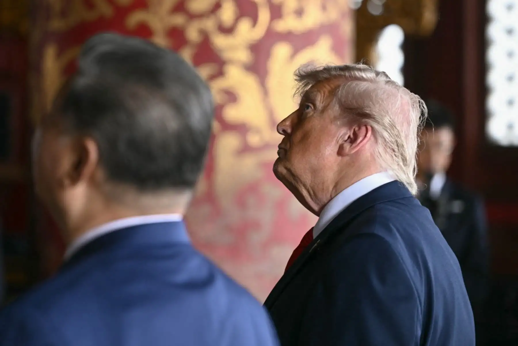 El presidente de China, Xi Jinping, y el presidente de Estados Unidos, Donald Trump, visitan el Templo del Cielo en Pekín. Foto: AFP