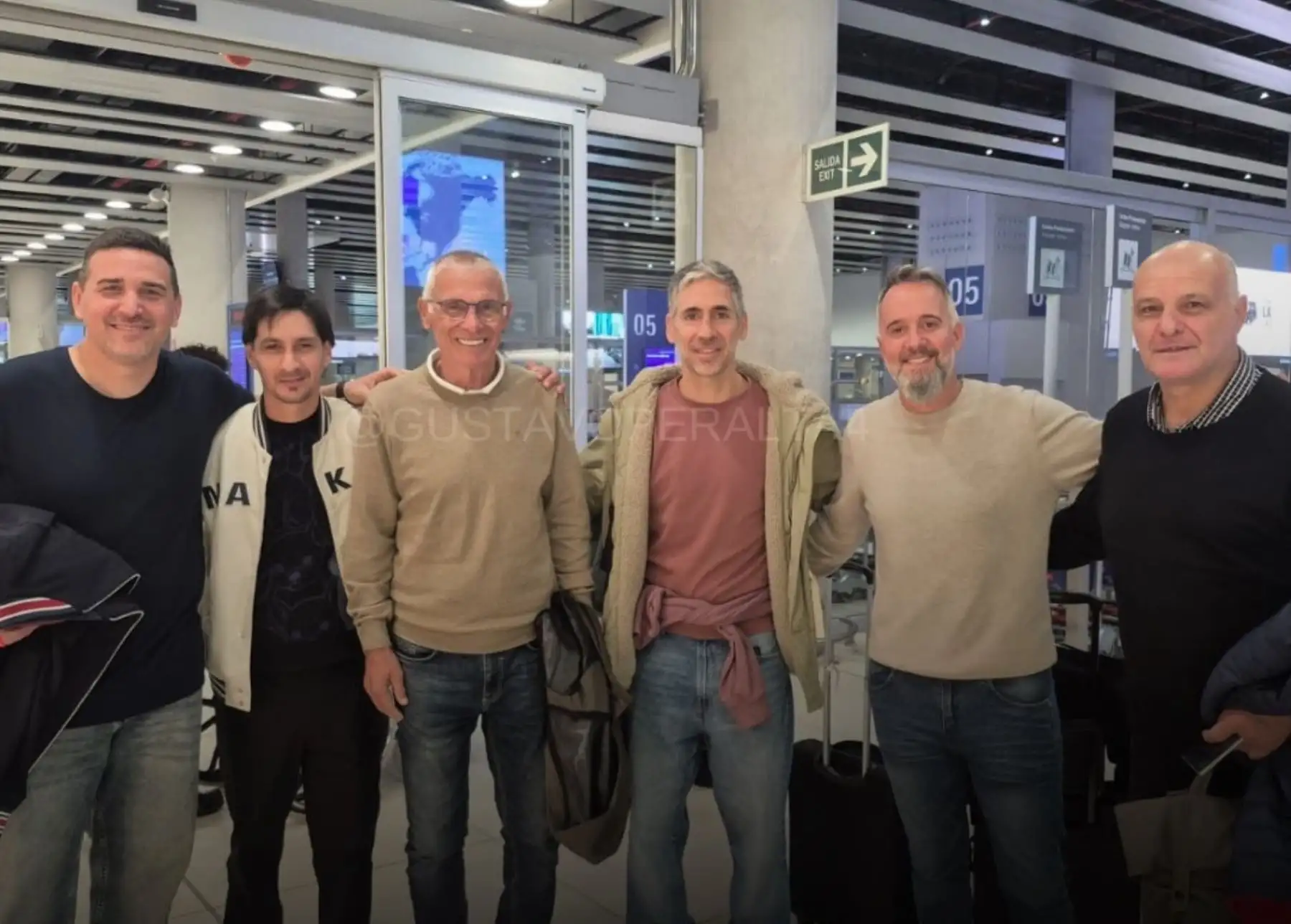 Héctor Cúper ya llegó a Lima y esta tarde será presentado como técnico de Universitario
