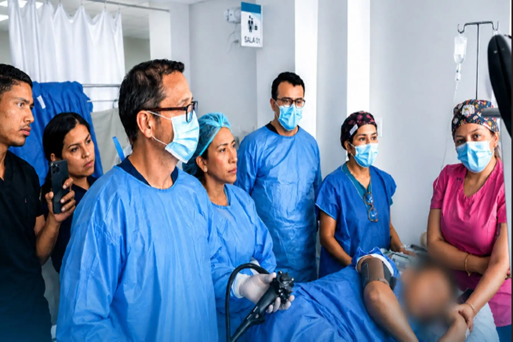 Hospital Dos de Mayo: aplican innovadora técnica para tratar lesiones gastrointestinales