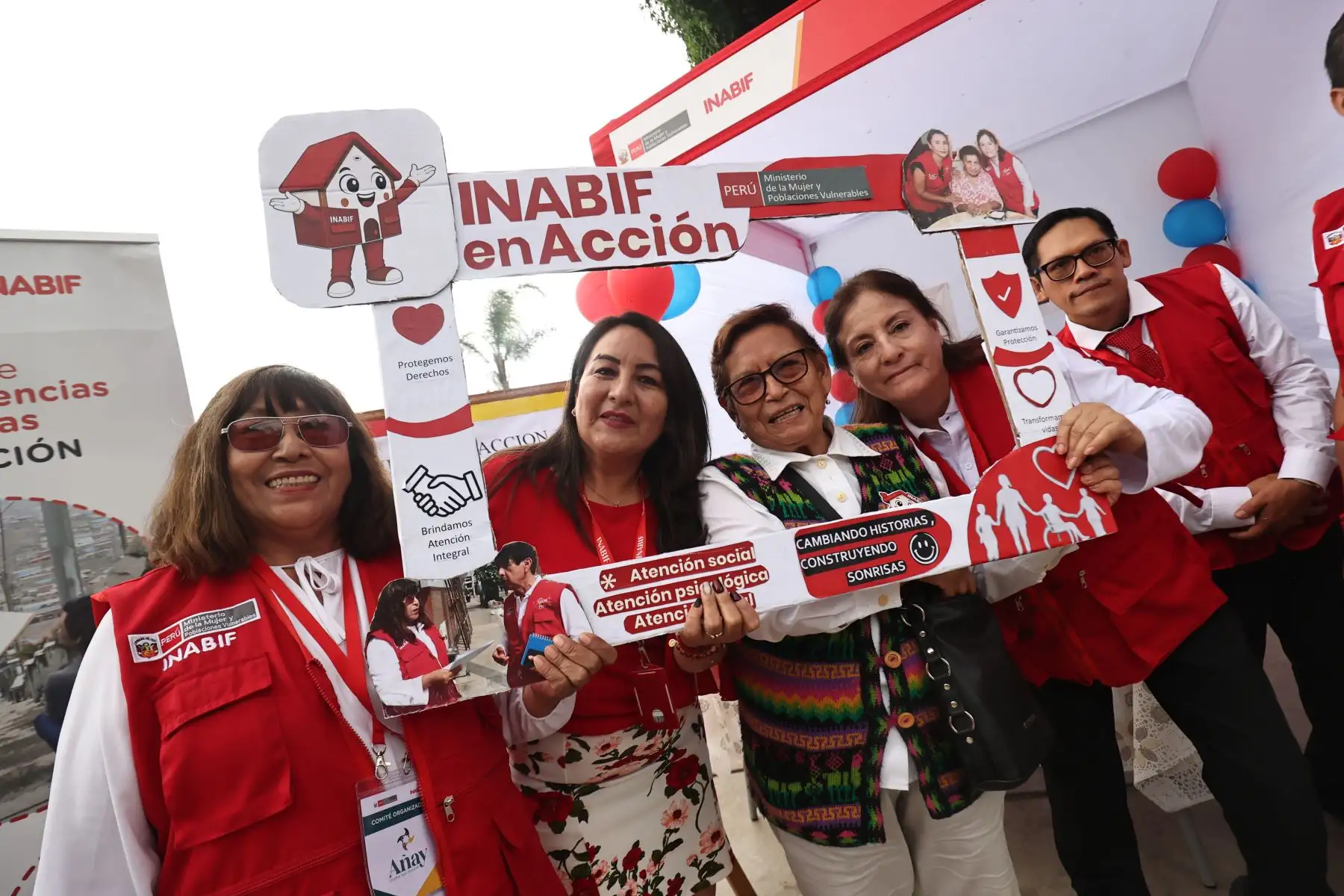 Durante la feria “Inabif Presente”, los asistentes conocieron los servicios que brinda el programa a nivel nacional, entre ellos los Centros de Acogida Residencial, CEDIF y el Servicio Educadores de Calle. Foto: ANDINA/Juan Carlos Guzmán Negrini.