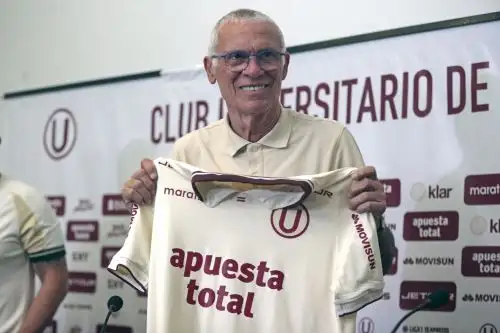 “El objetivo es ganar todo”: Héctor Cúper fue presentado oficialmente como técnico de Universitario