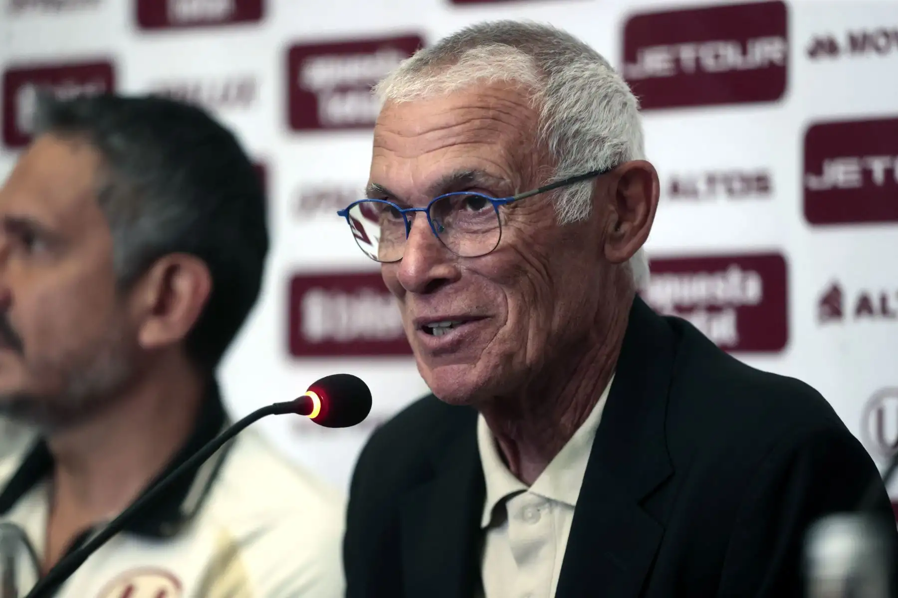 Durante la conferencia de prensa, el técnico argentino respondió preguntas sobre sus objetivos deportivos y el trabajo que realizará al frente del cuadro merengue. Foto: ANDINA/Vidal Tarqui.
