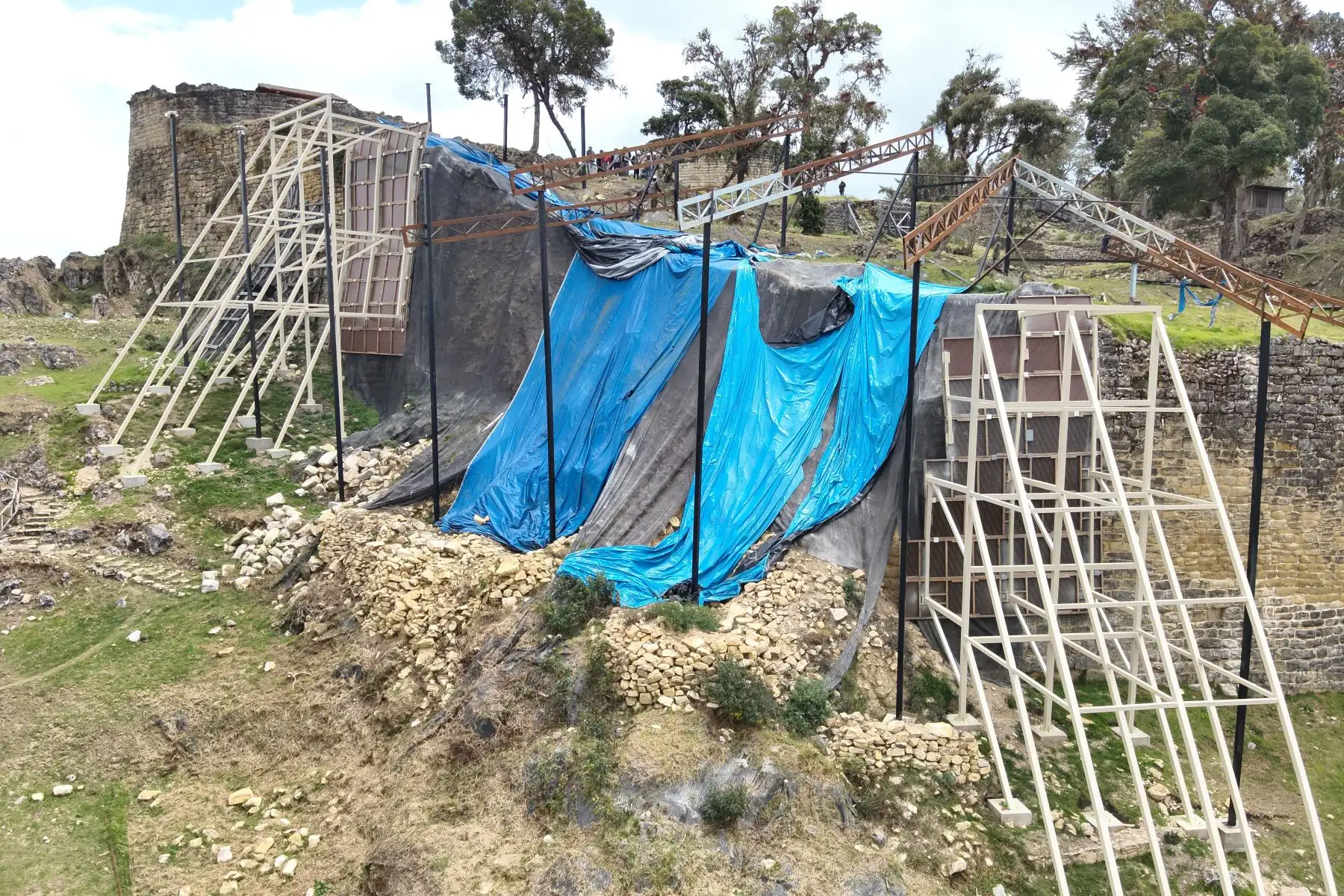 La monumental fortaleza de Kuélap, principal ícono turístico y arqueológico de Amazonas, recuperó completamente el sector de la muralla sur. Foto: Difusión
