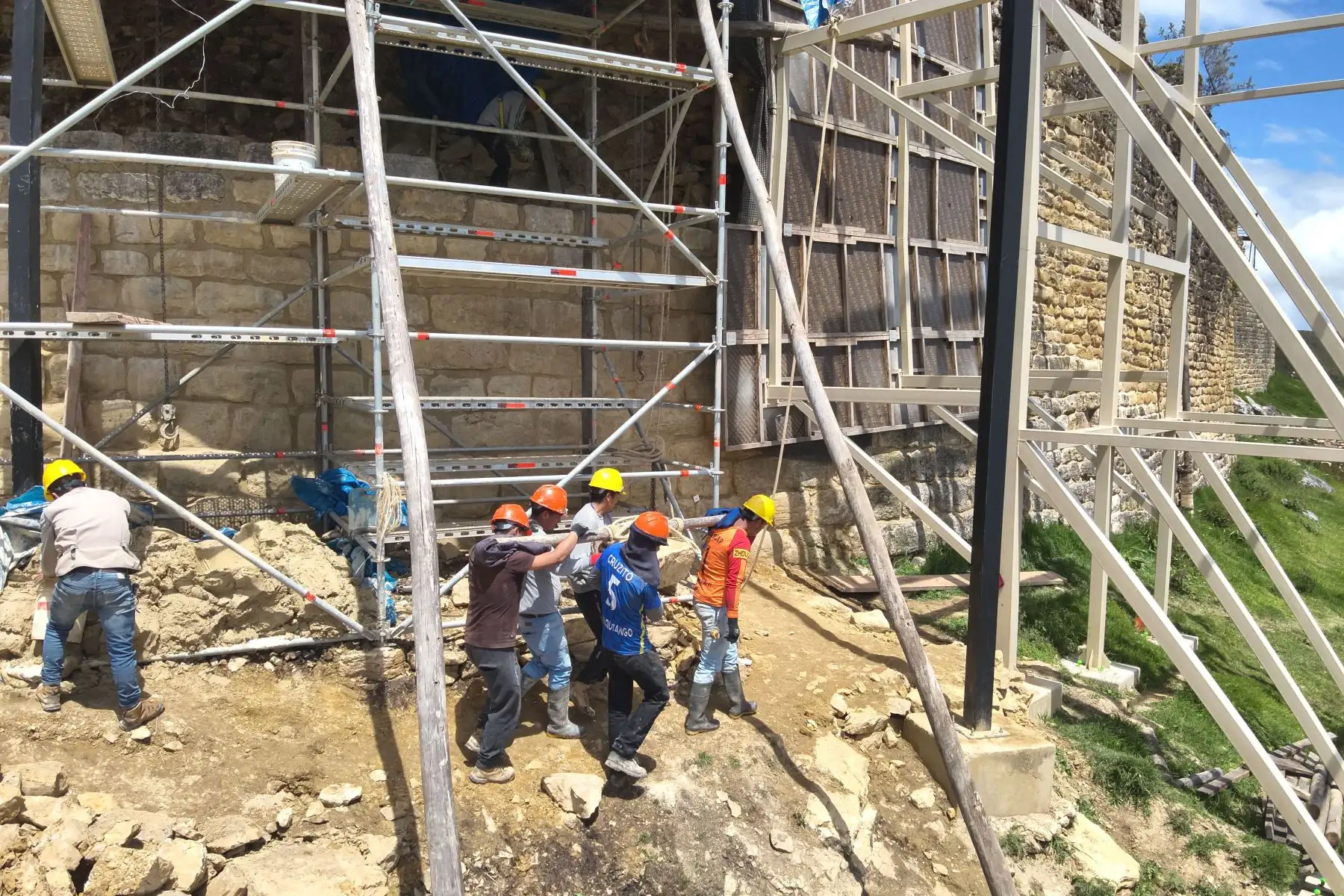 La monumental fortaleza de Kuélap, principal ícono turístico y arqueológico de Amazonas, recuperó completamente el sector de la muralla sur. Foto: Difusión