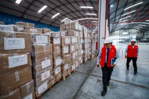 Contraloría General realizó un operativo de control inopinado al proceso de adquisición y distribución de kits escolares. Foto: CONTRALORÍA/Difusión.