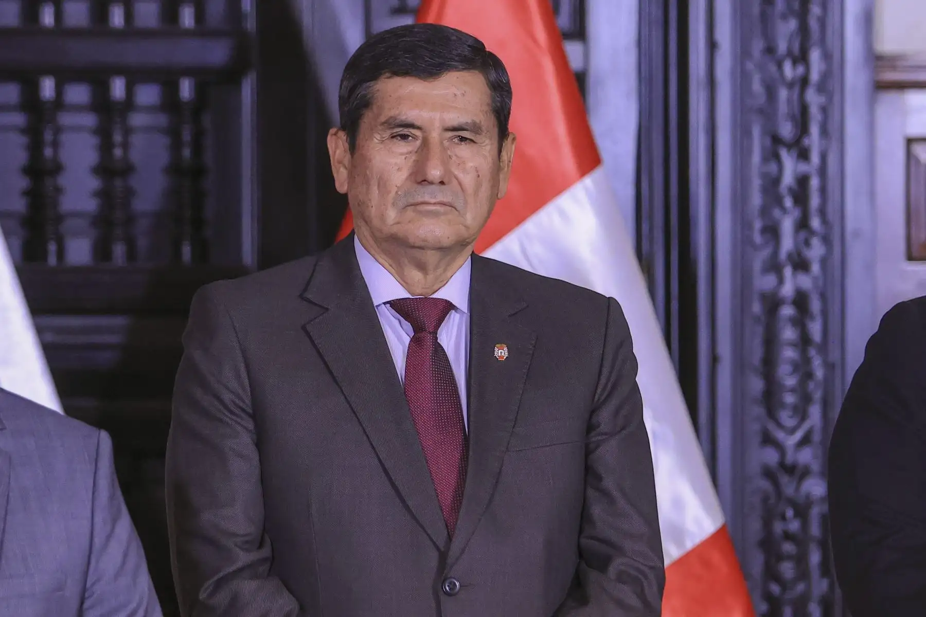 El presidente José María Balcazar, lideró la suscripción de la autógrafa que modifica el artículo 65 de la Ley Orgánica de Elecciones para establecer el uso de las instituciones educativas y universidades, públicas o privadas, para la instalación de mesas de sufragio. Foto: Presidencia