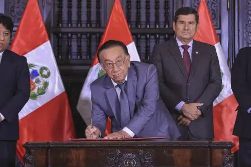 Presidente Balcázar suscribió autógrafa que modifica Ley Orgánica de Elecciones