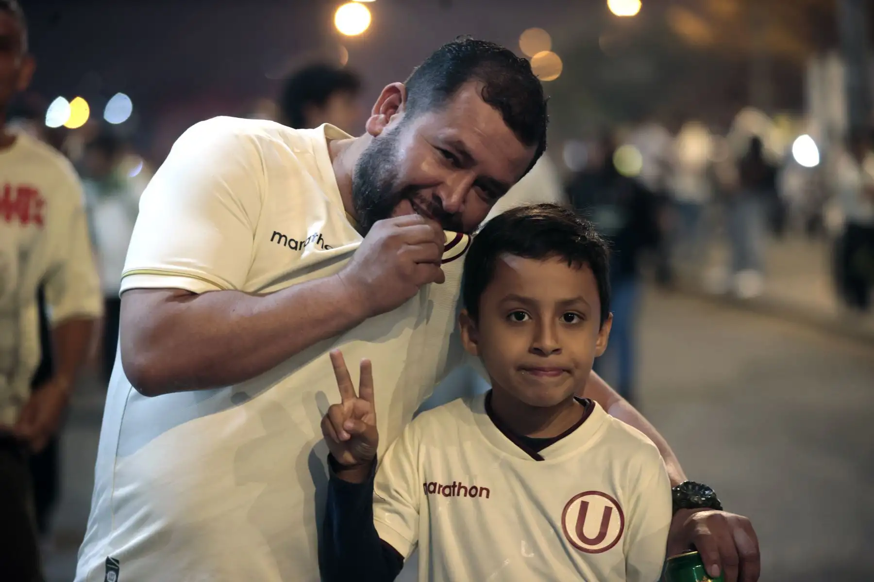 Hinchas de Universitario de Deportes llegan al Estadio Monumental para alentar a su equipo en el encuentro frente a Atlético Grau por el Torneo Apertura. Foto: ANDINA/Vidal Tarqui
