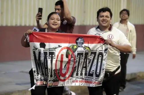 Miles de hinchas cremas llegan al Monumental para alentar a Universitario ante Atlético Grau