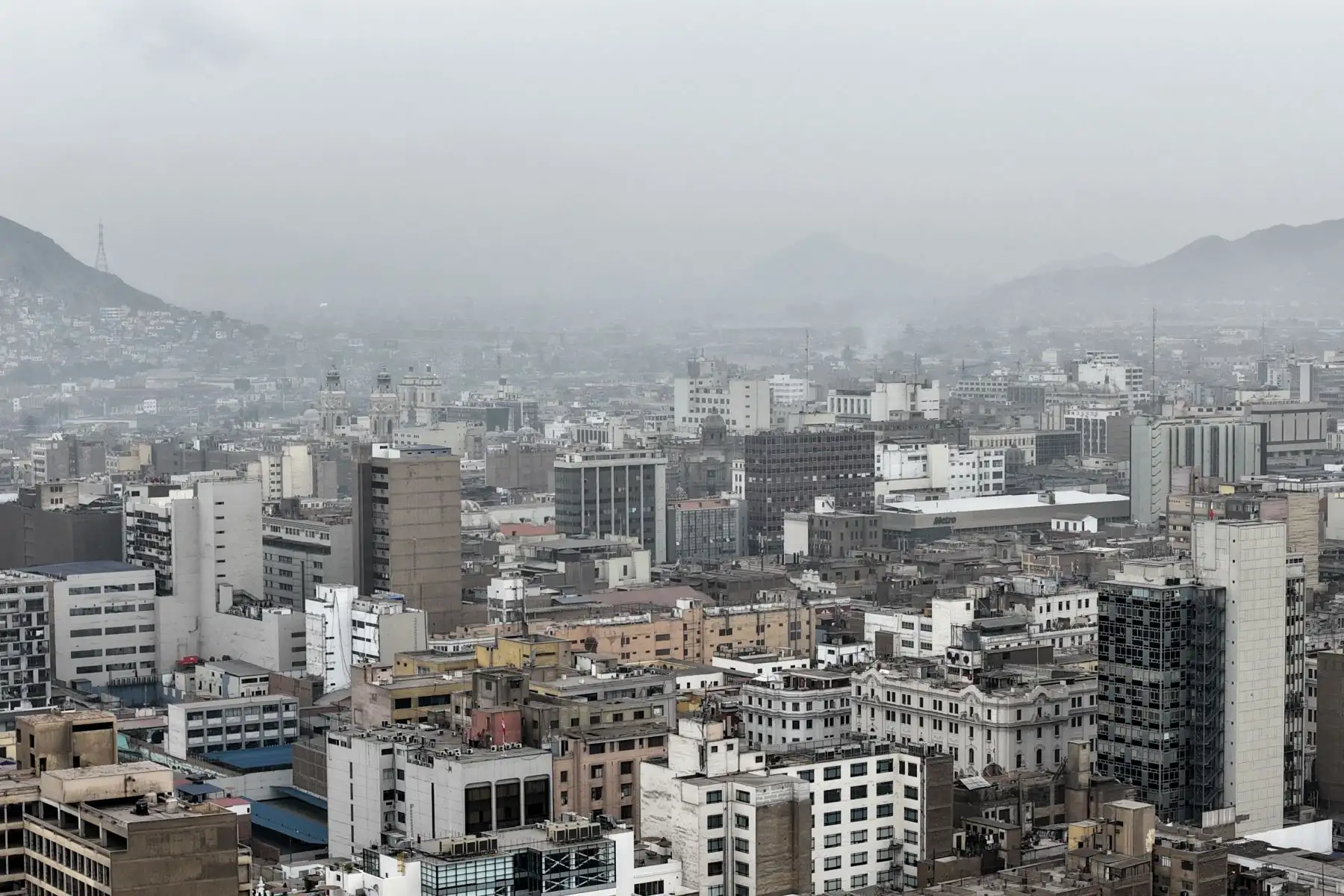 Lima amaneció con densa neblina y un poco de humedad el sábado 16 de mayo de 2026, en plena temporada de otoño. Tal como informó el Senamhi, la temperatura mínima en la capital para los siguientes días estará entre 18º y 19º grados centígrados. Foto: ANDINA/Daniel Bracamonte
