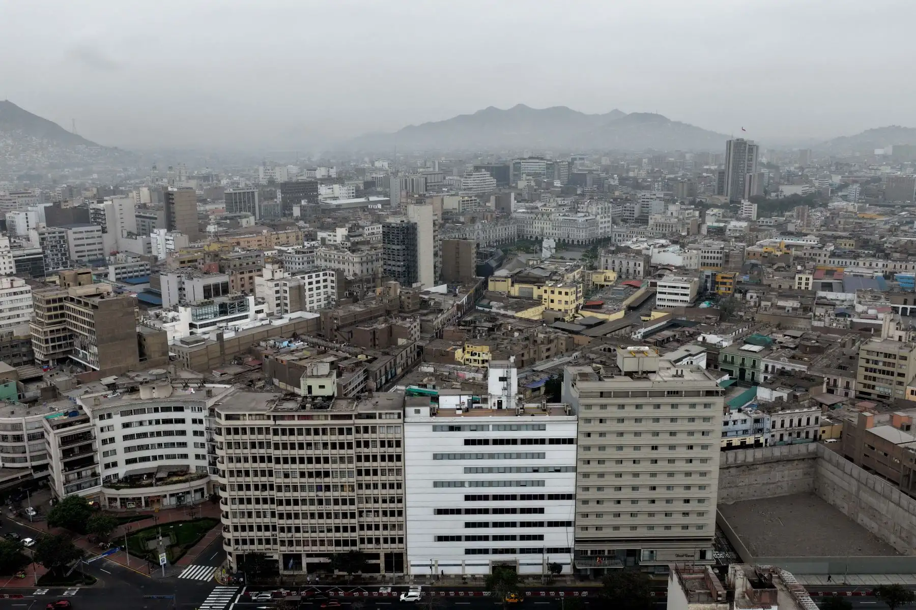 Lima amaneció con densa neblina y un poco de humedad el sábado 16 de mayo de 2026, en plena temporada de otoño. Tal como informó el Senamhi, la temperatura mínima en la capital para los siguientes días estará entre 18º y 19º grados centígrados. Foto: ANDINA/Daniel Bracamonte