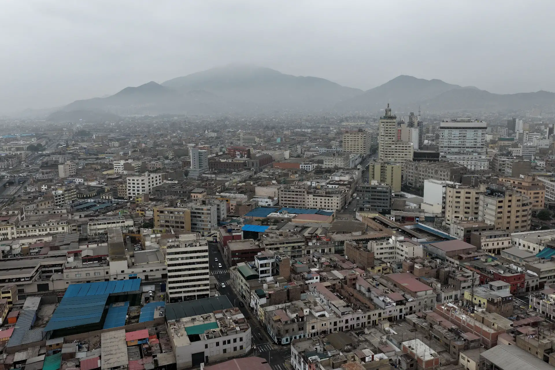 Lima amaneció con densa neblina y un poco de humedad el sábado 16 de mayo de 2026, en plena temporada de otoño. Tal como informó el Senamhi, la temperatura mínima en la capital para los siguientes días estará entre 18º y 19º grados centígrados. Foto: ANDINA/Daniel Bracamonte