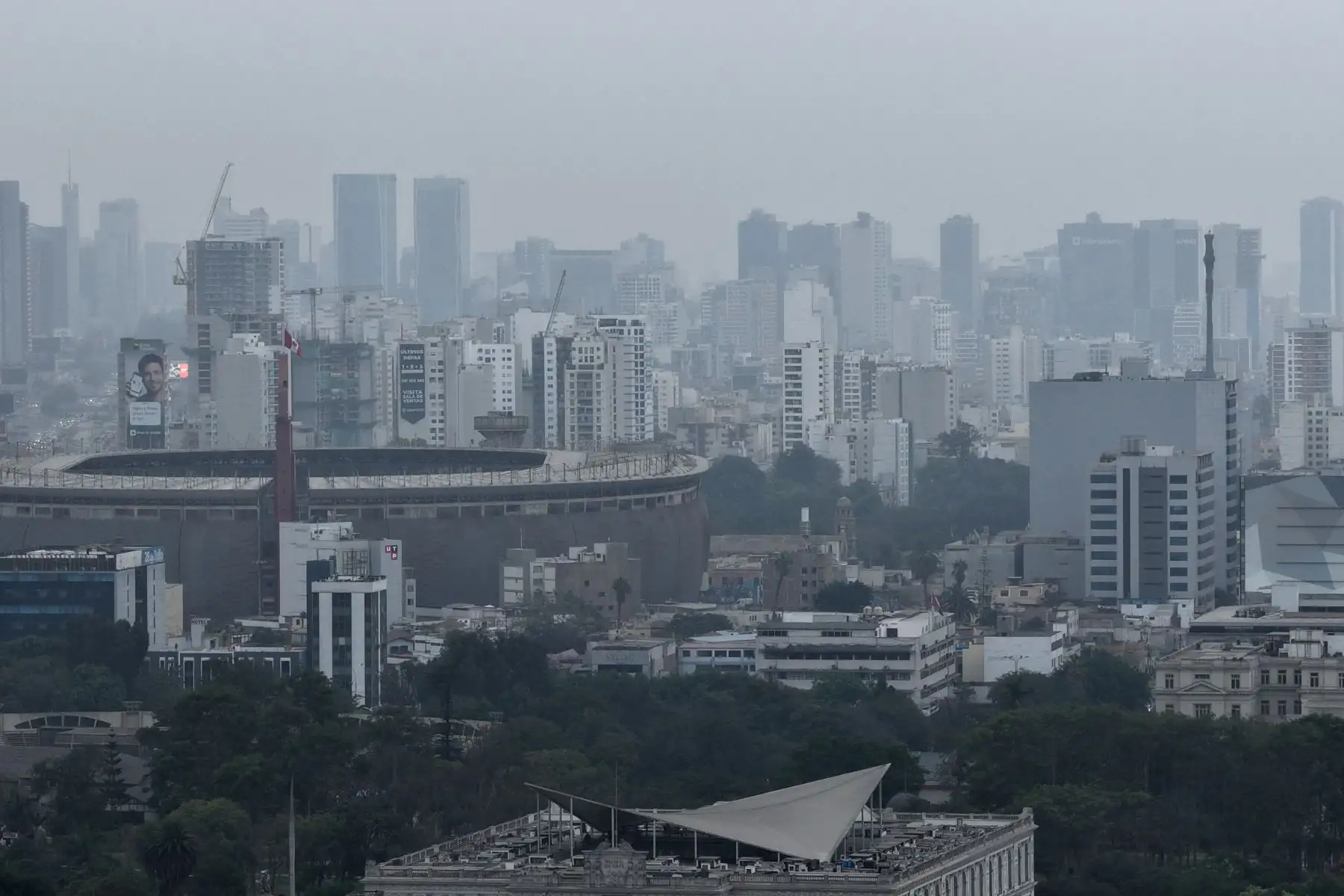 Lima amaneció con densa neblina y un poco de humedad el sábado 16 de mayo de 2026, en plena temporada de otoño. Tal como informó el Senamhi, la temperatura mínima en la capital para los siguientes días estará entre 18º y 19º grados centígrados. Foto: ANDINA/Daniel Bracamonte